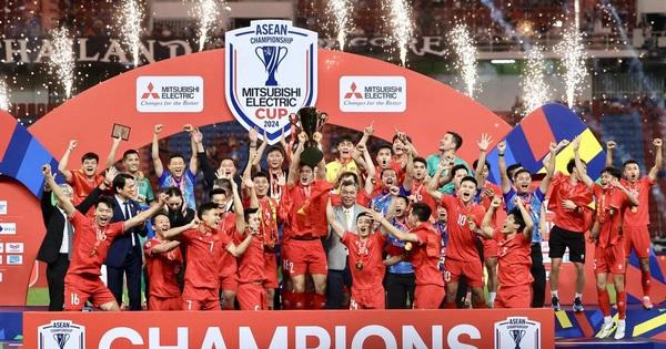 Đội tuyển quốc gia Ý ăn mừng chiến thắng lịch sử thể hiện sức mạnh từ lối chơi phòng ngự kỷ luật và đoàn kết