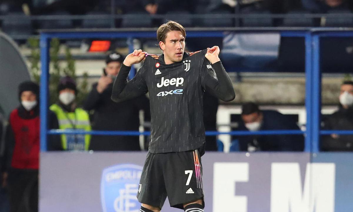 Dušan Vlahović ăn mừng bàn thắng, biểu tượng cho sự chuyển mình hàng công Juventus sau thời Cristiano Ronaldo.