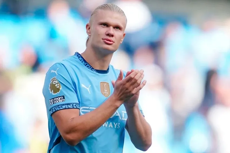 Erling Haaland ăn mừng bàn thắng cho Manchester City tại đấu trường Premier League thể hiện sức mạnh tấn công