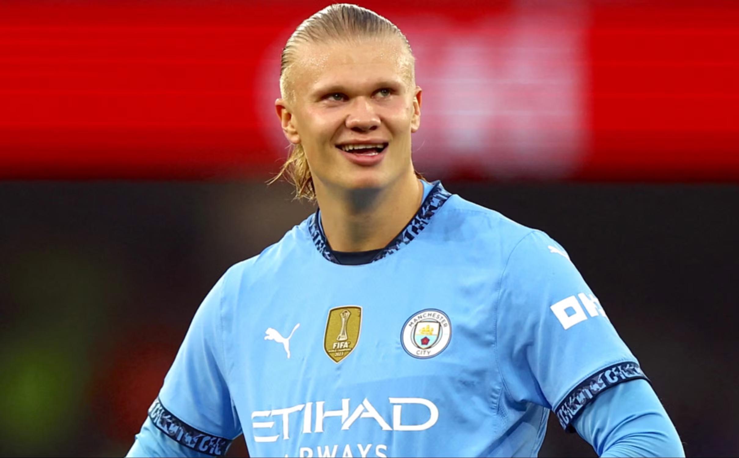 Tiền đạo Erling Haaland của Borussia Dortmund ăn mừng bàn gỡ hòa 2-2 đầy cảm xúc trước Bayern Munich trong trận đấu Supercup 2020 không thể quên.