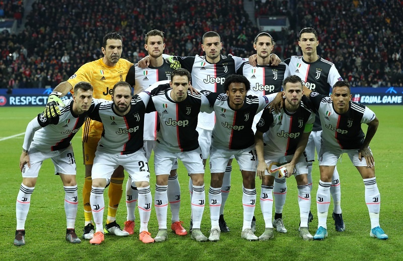 Ban lãnh đạo Juventus thảo luận chiến lược và hình ảnh Sân vận động Allianz biểu tượng cho thành công bền vững của CLB