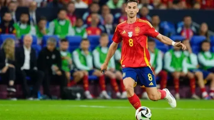 Kai Havertz cầu thủ trẻ đa năng người Đức điều khiển bóng khéo léo trong một trận đấu quan trọng ở châu Âu cấp câu lạc bộ