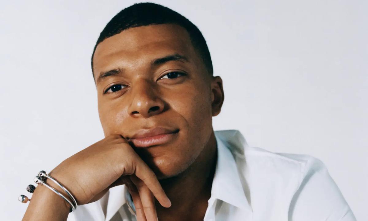 Kylian Mbappé ăn mừng bàn thắng cho PSG, thể hiện vai trò trụ cột và tầm ảnh hưởng lớn tại giải vô địch quốc gia Pháp.