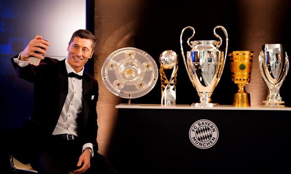 Lionel Messi ăn mừng bàn thắng quan trọng cho Barcelona trong mùa giải 2020-2021, thể hiện vai trò đầu tàu không thể thay thế và đẳng cấp vượt trội.