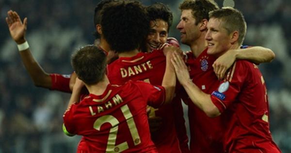 Thomas Müller ăn mừng bàn thắng mở tỷ số quan trọng trong trận đấu kỳ diệu Bayern Munich 4-0 Barcelona tại bán kết Champions League 2013