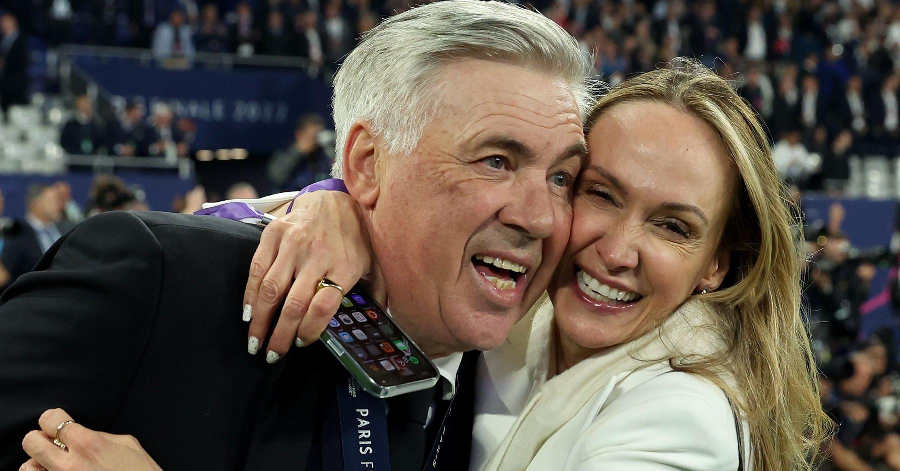 Pedri và Frenkie de Jong phối hợp ăn ý ở tuyến giữa Barcelona mùa giải 2020-2021, biểu tượng cho sự năng động và kỹ thuật của hàng tiền vệ.