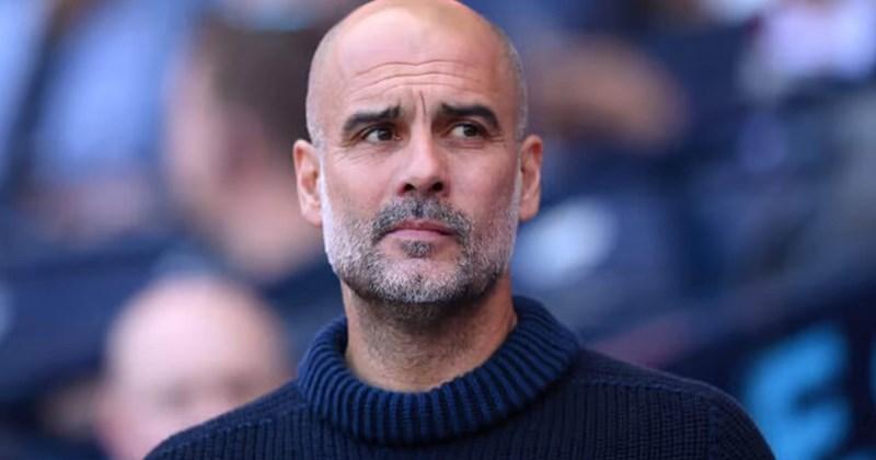 Pep Guardiola cùng các học trò ăn mừng chức vô địch Premier League của Manchester City - Biểu tượng cho kỷ nguyên thành công