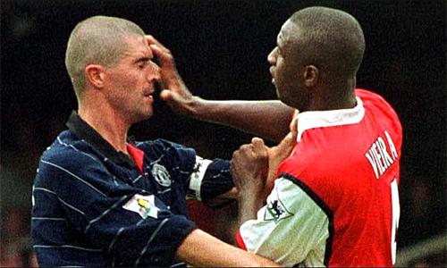 Hình ảnh pha tranh chấp quyết liệt giữa Roy Keane của MU và Patrick Vieira của Arsenal trong trận FA Cup 2003