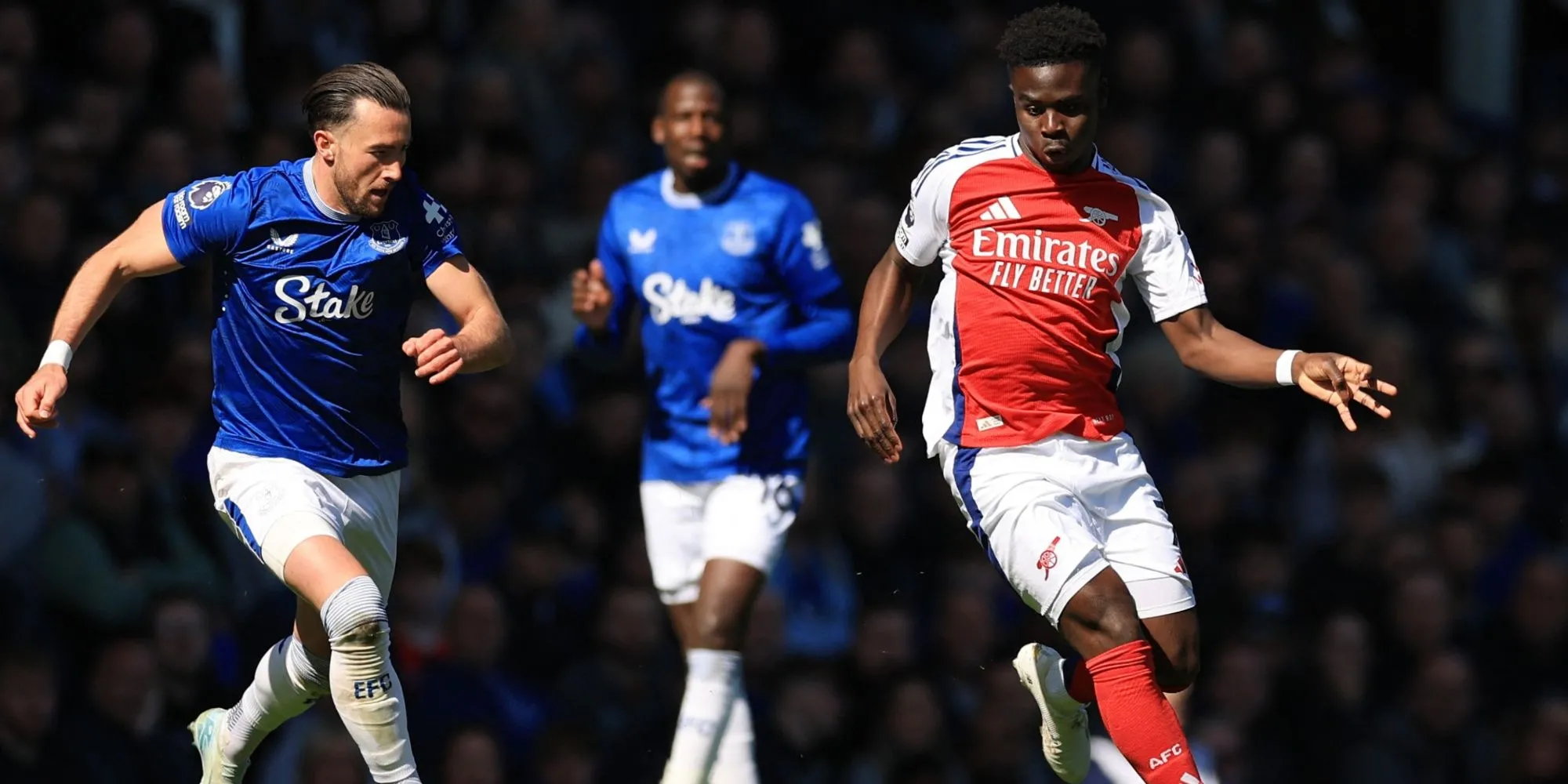 Các cầu thủ Arsenal ăn mừng bàn thắng
