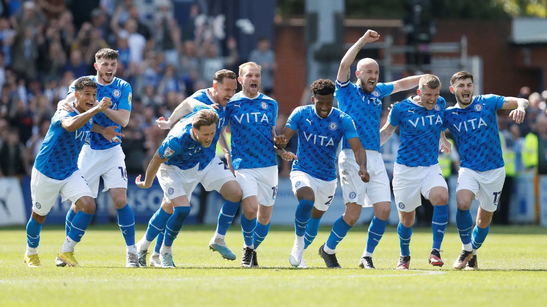 Đội hình Stockport County trong trận đấu quan trọng với Salford City tại bán kết play-off League Two mùa giải 2022/23