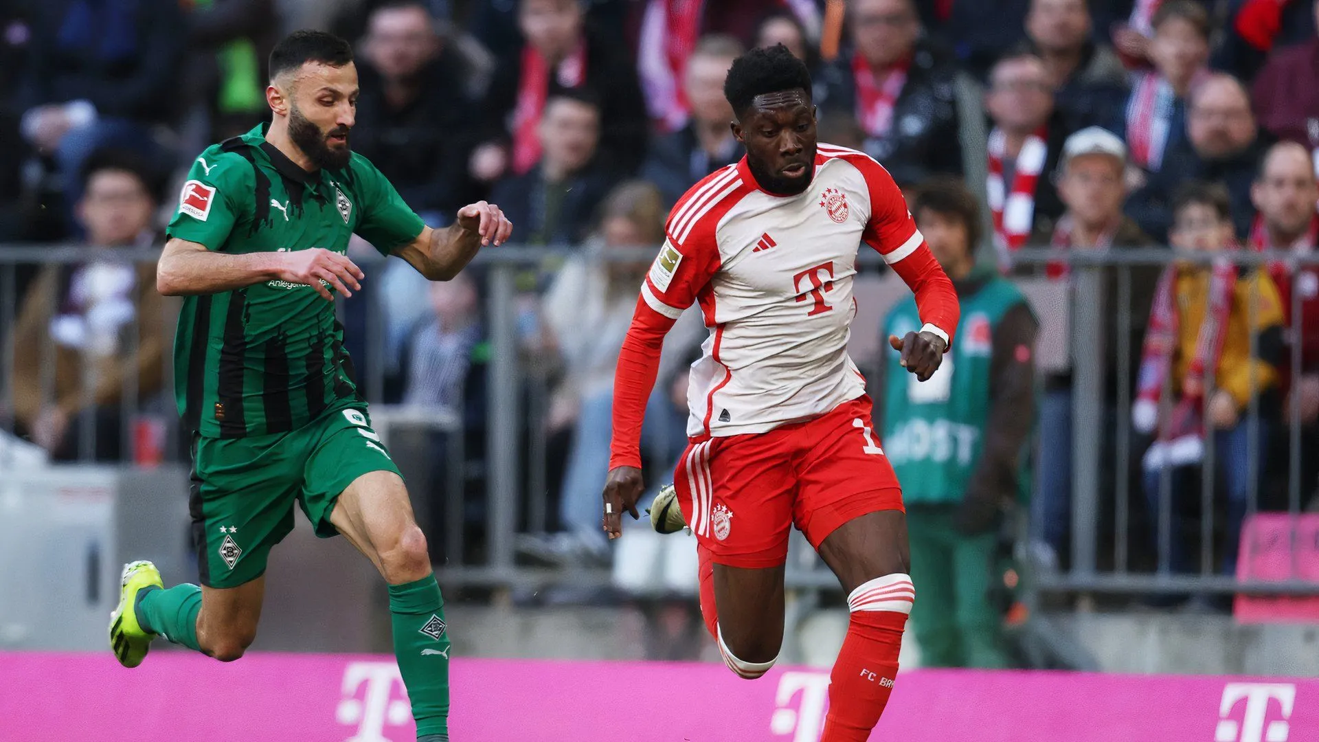 Franck Honorat trong màu áo Borussia Mönchengladbach thể hiện kỹ thuật cá nhân