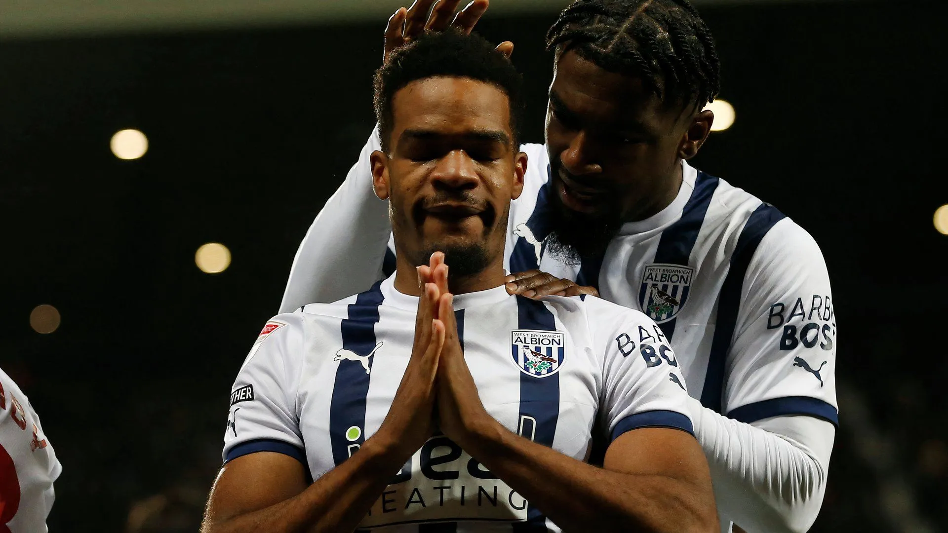 Grady Diangana trong màu áo West Brom, cầu thủ chạy cánh mà Kwame Poku có thể thay thế
