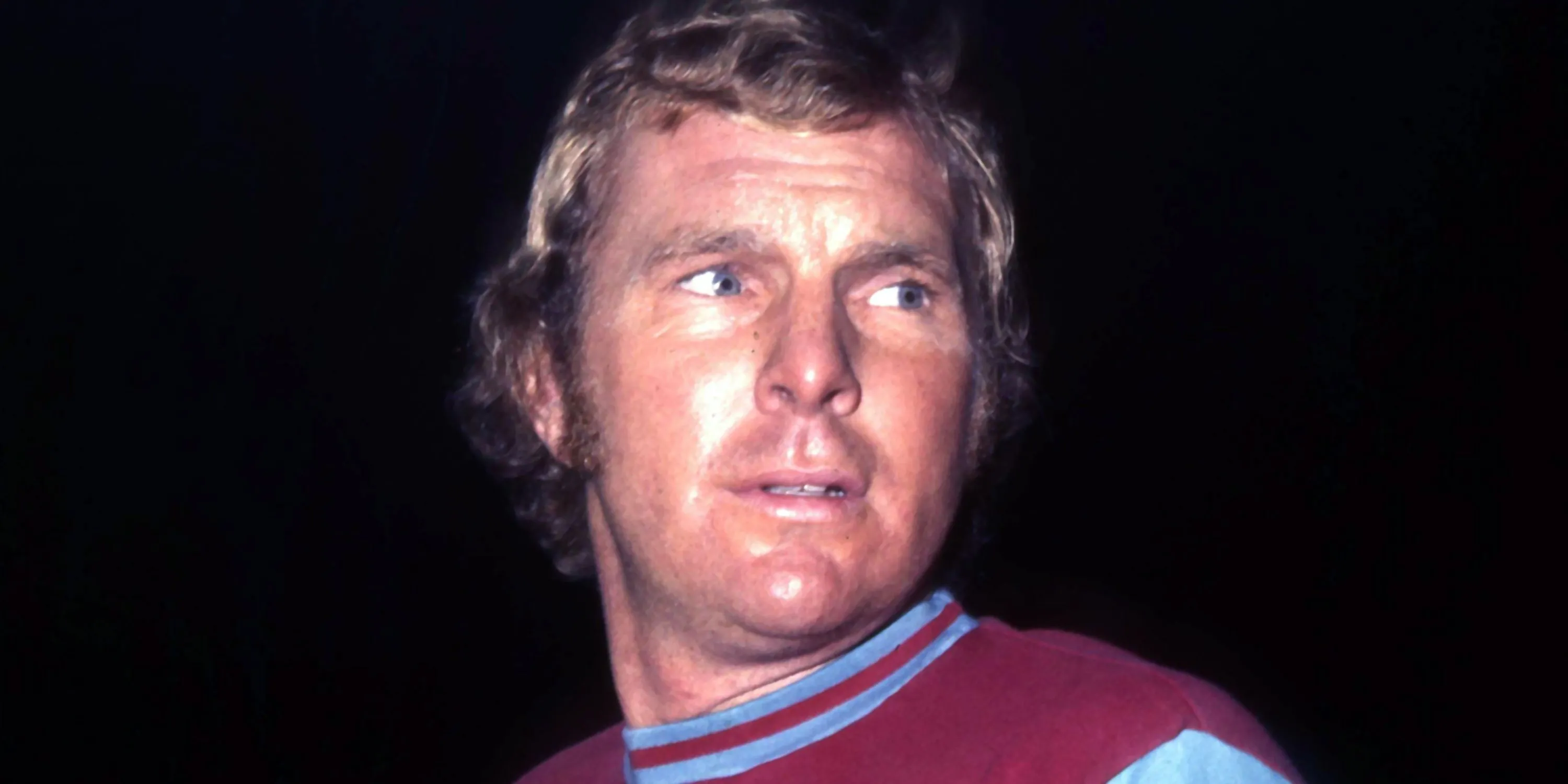 Hậu vệ huyền thoại Bobby Moore
