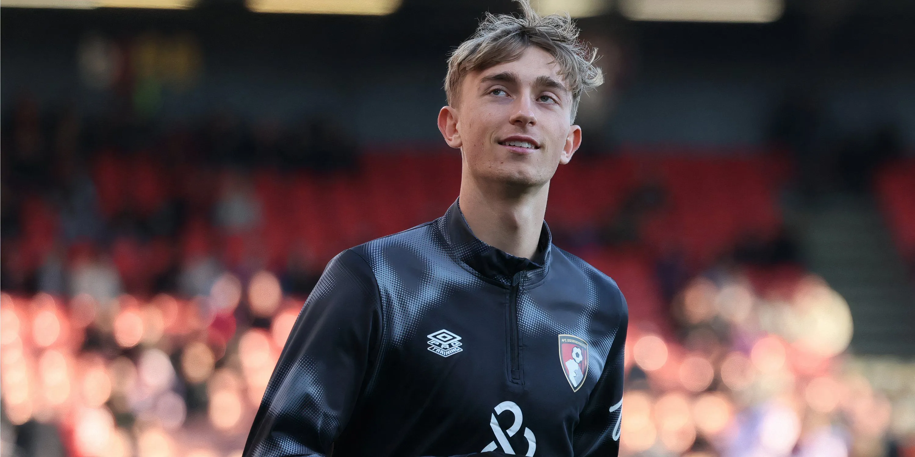 Hậu vệ trẻ Dean Huijsen trong màu áo Bournemouth