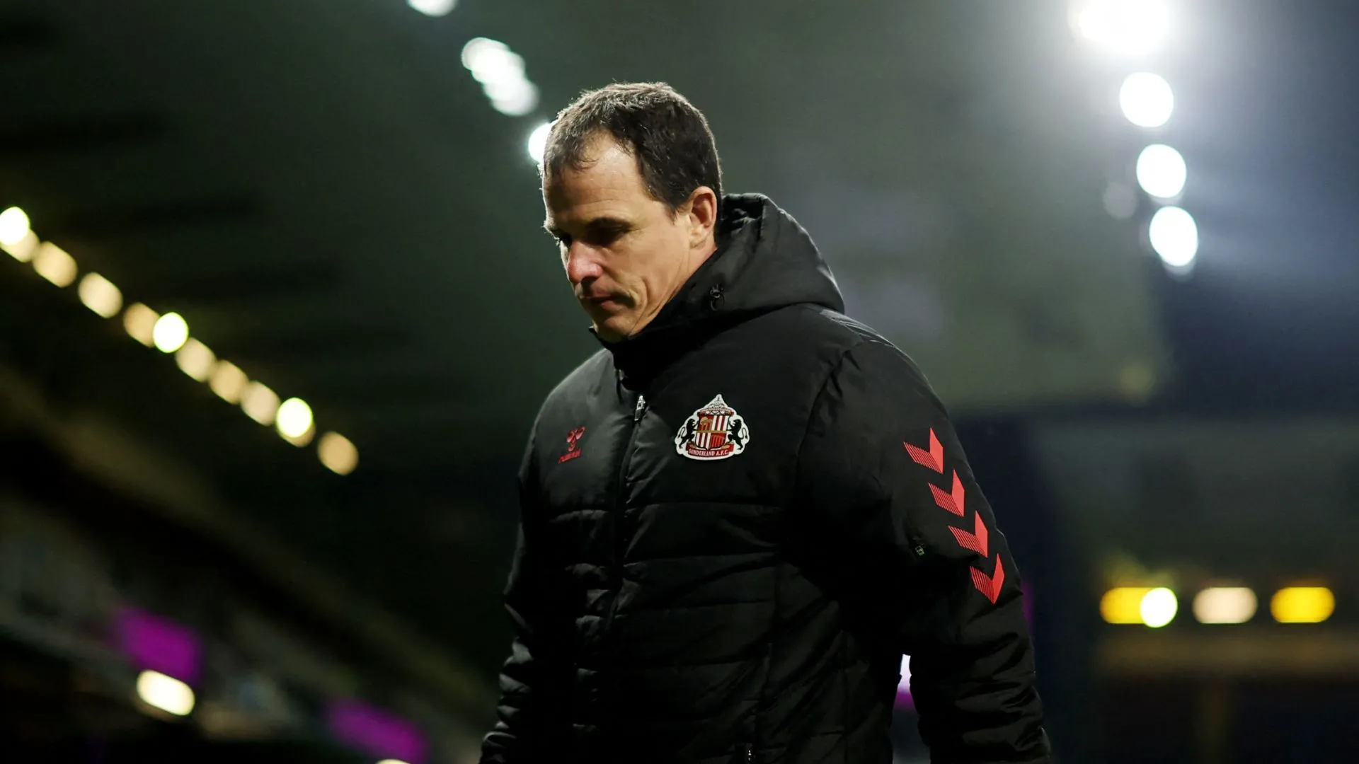 HLV Regis Le Bris của Sunderland đối mặt áp lực lớn trước thềm trận play-off Championship