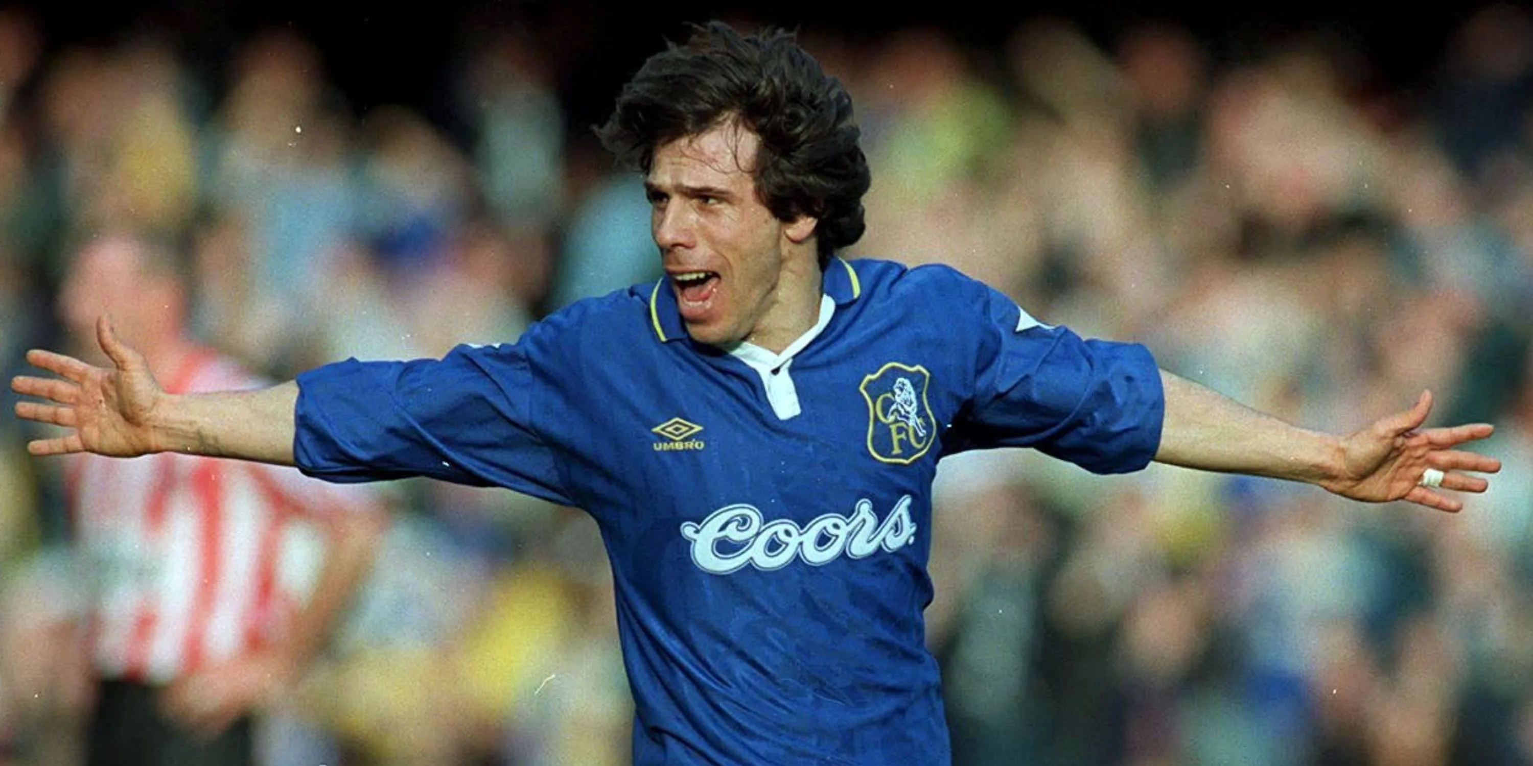 Huyền thoại Gianfranco Zola ăn mừng bàn thắng cho Chelsea