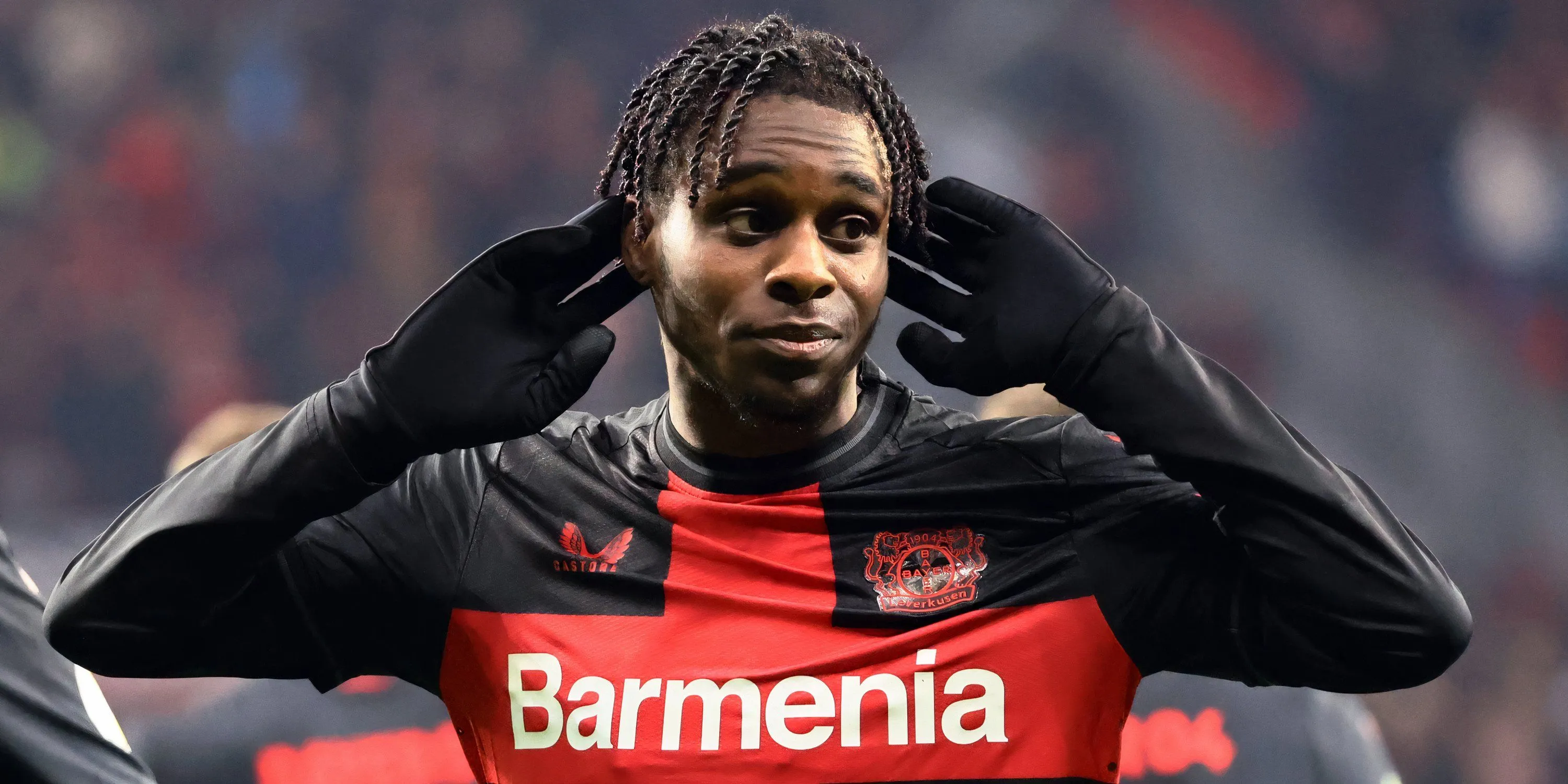 Jeremie Frimpong trong màu áo Bayer Leverkusen, mục tiêu hàng đầu của Liverpool