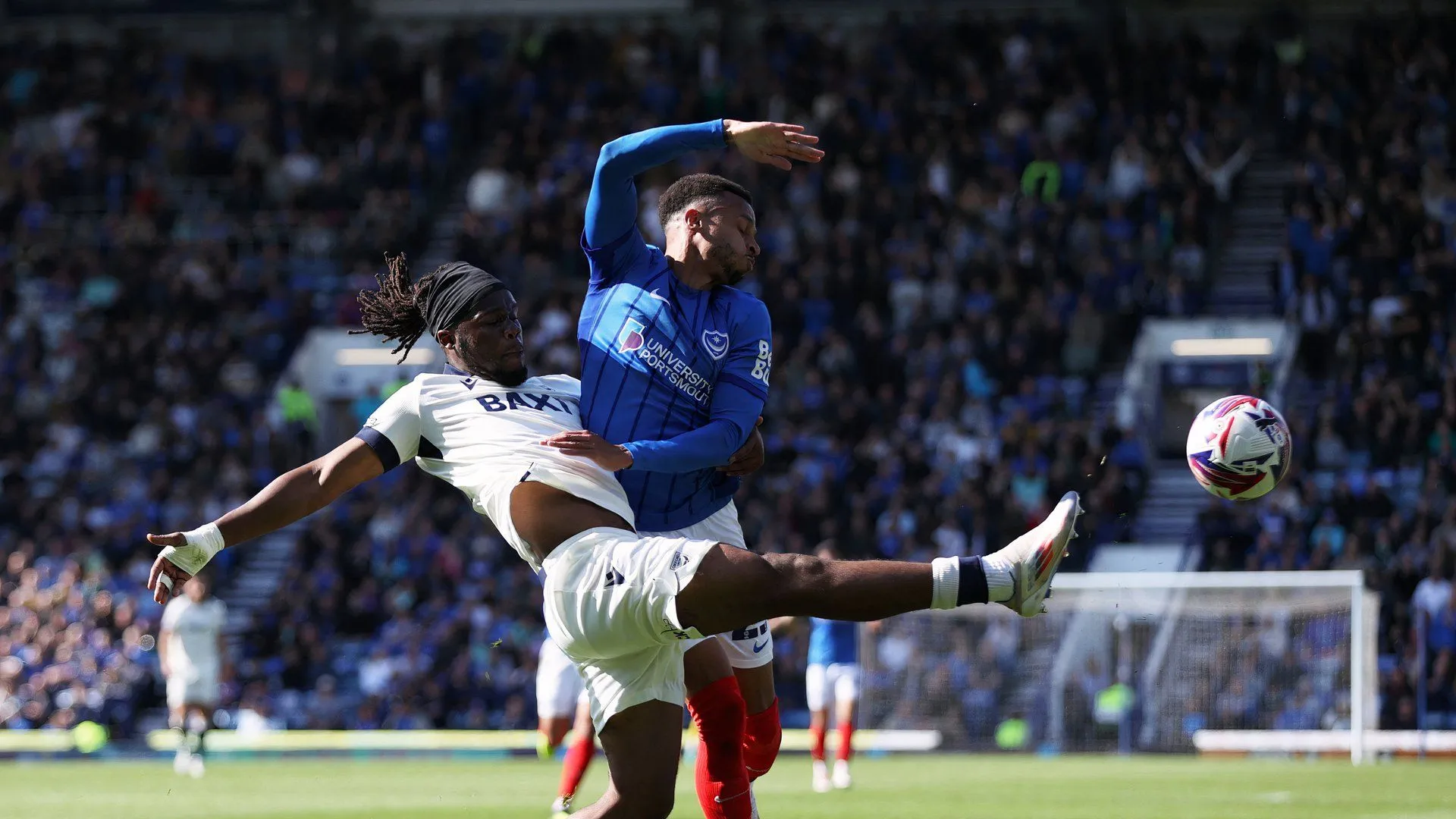 Josh Murphy trong màu áo Portsmouth thi đấu tại Championship