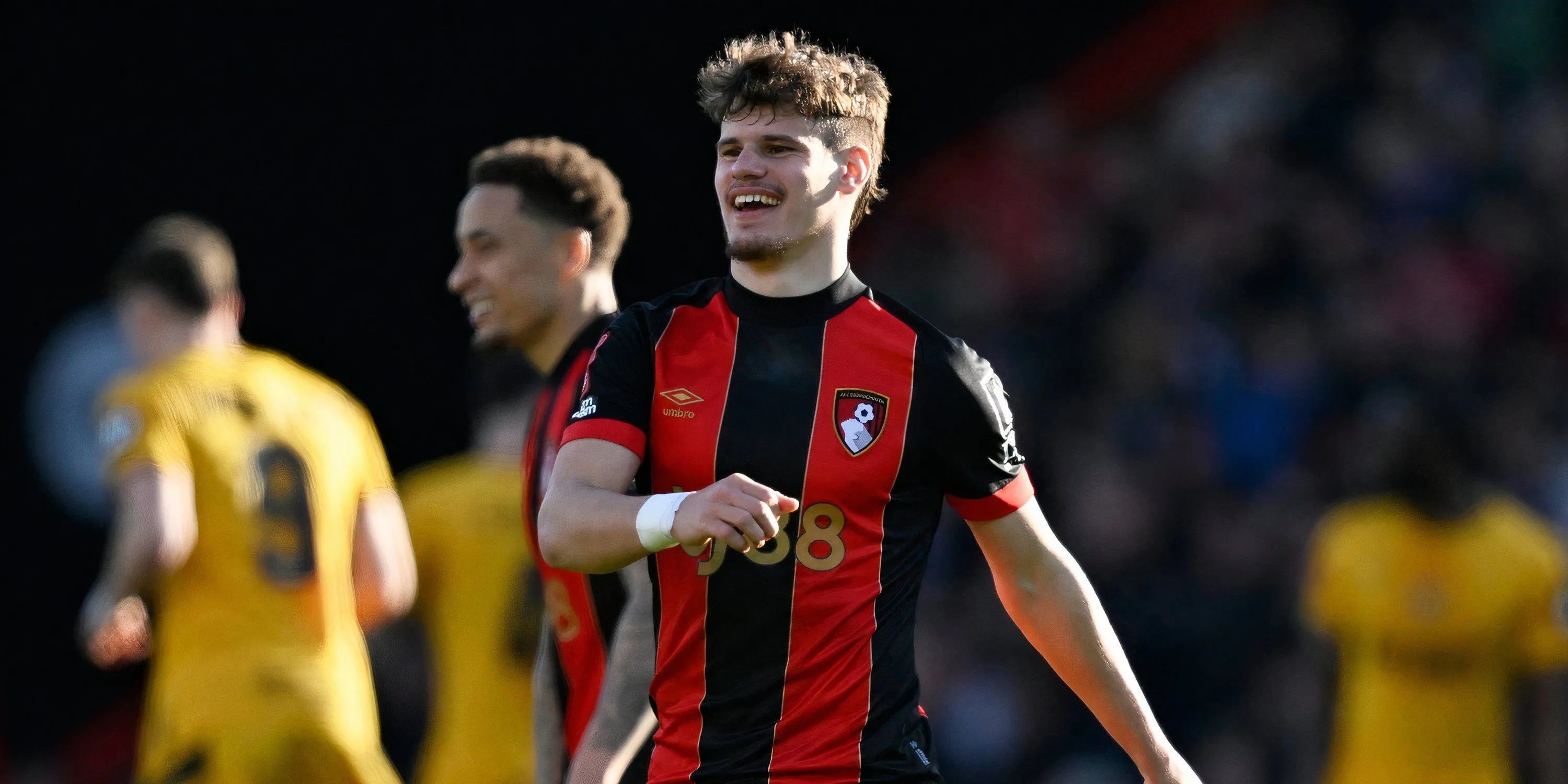 Milos Kerkez thi đấu năng nổ cho Bournemouth