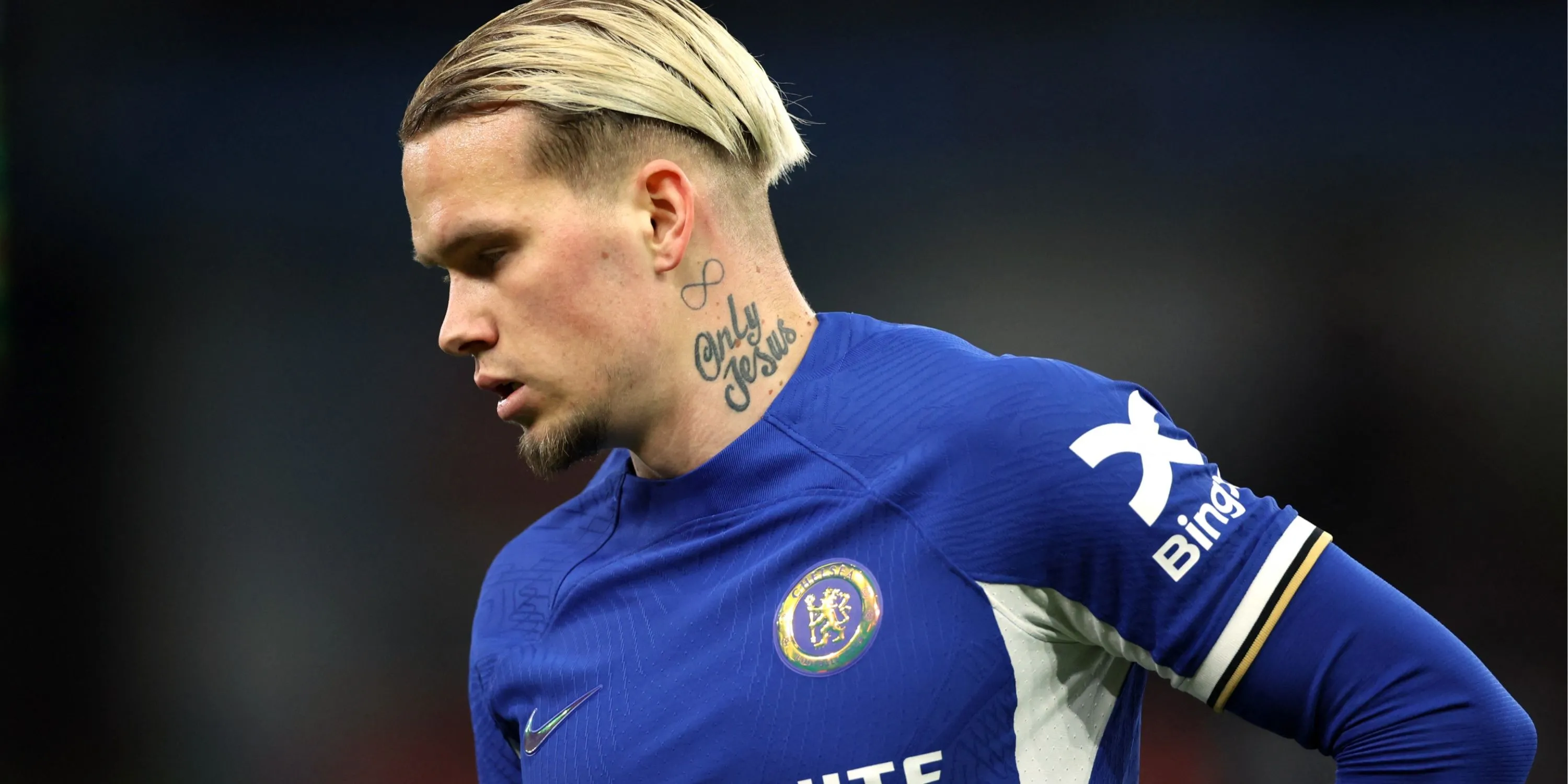 Mykhailo Mudryk thi đấu cho Chelsea