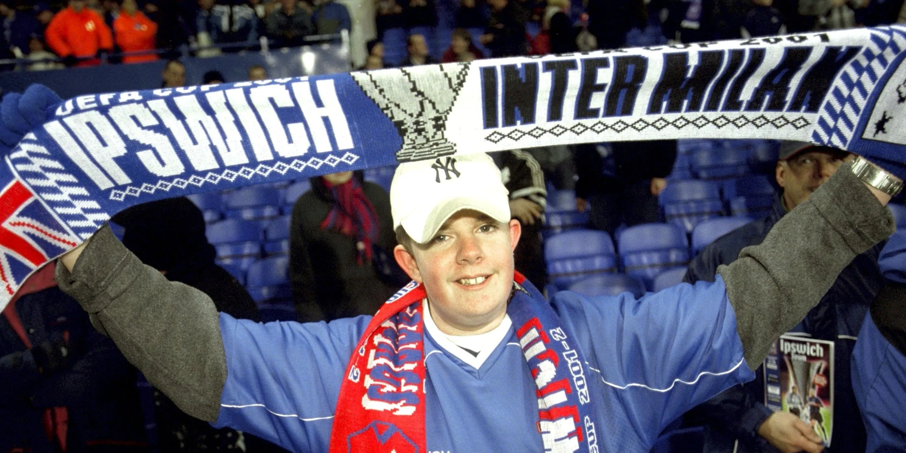 Người hâm mộ Ipswich Town trên khán đài trận đấu cúp châu Âu