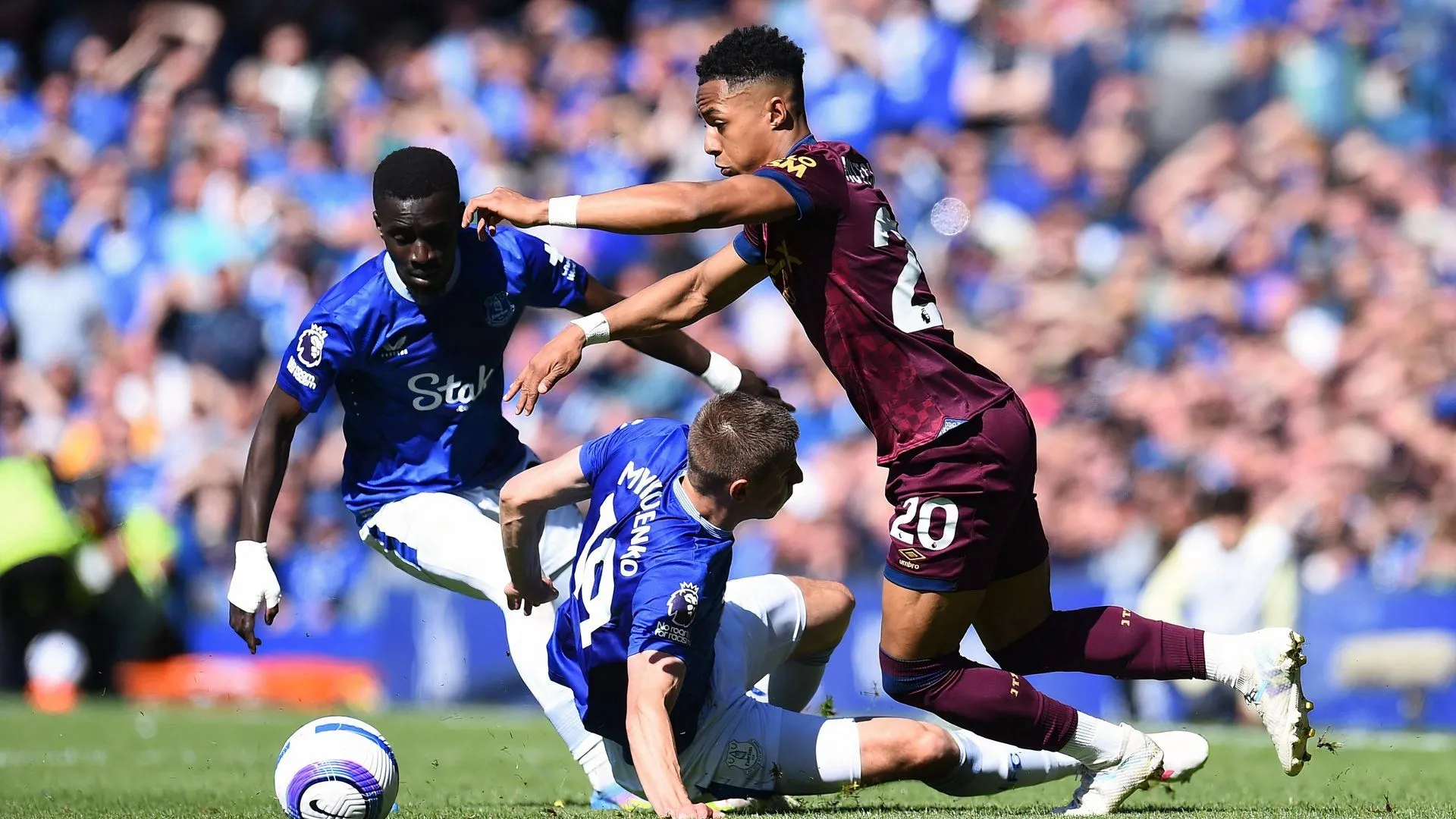 QPR nhắm HLV Pierre Sage: Luồng gió mới từ Pháp cho Loftus Road?