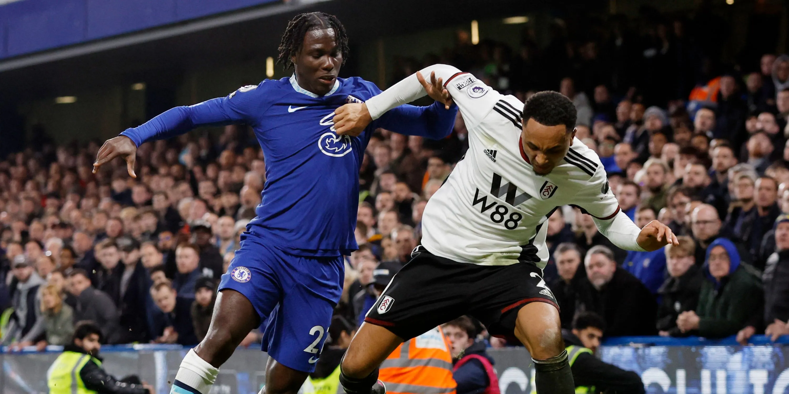 Tiền đạo Chelsea David Datro Fofana trong một trận đấu