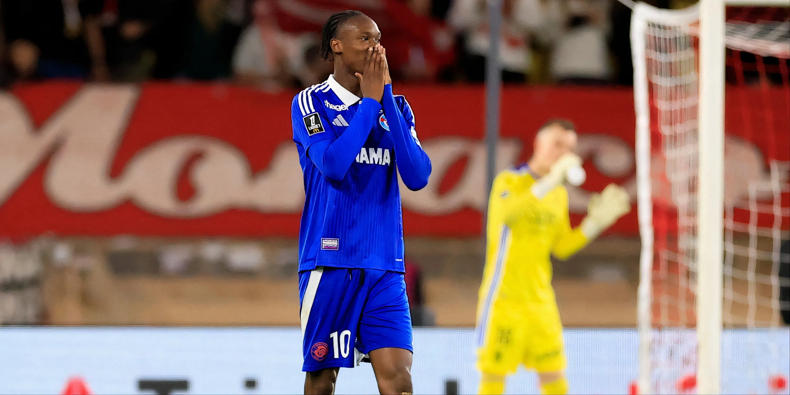 Tiền đạo Emmanuel Emegha của Strasbourg ăn mừng bàn thắng, mục tiêu chuyển nhượng tiềm năng của Chelsea.
