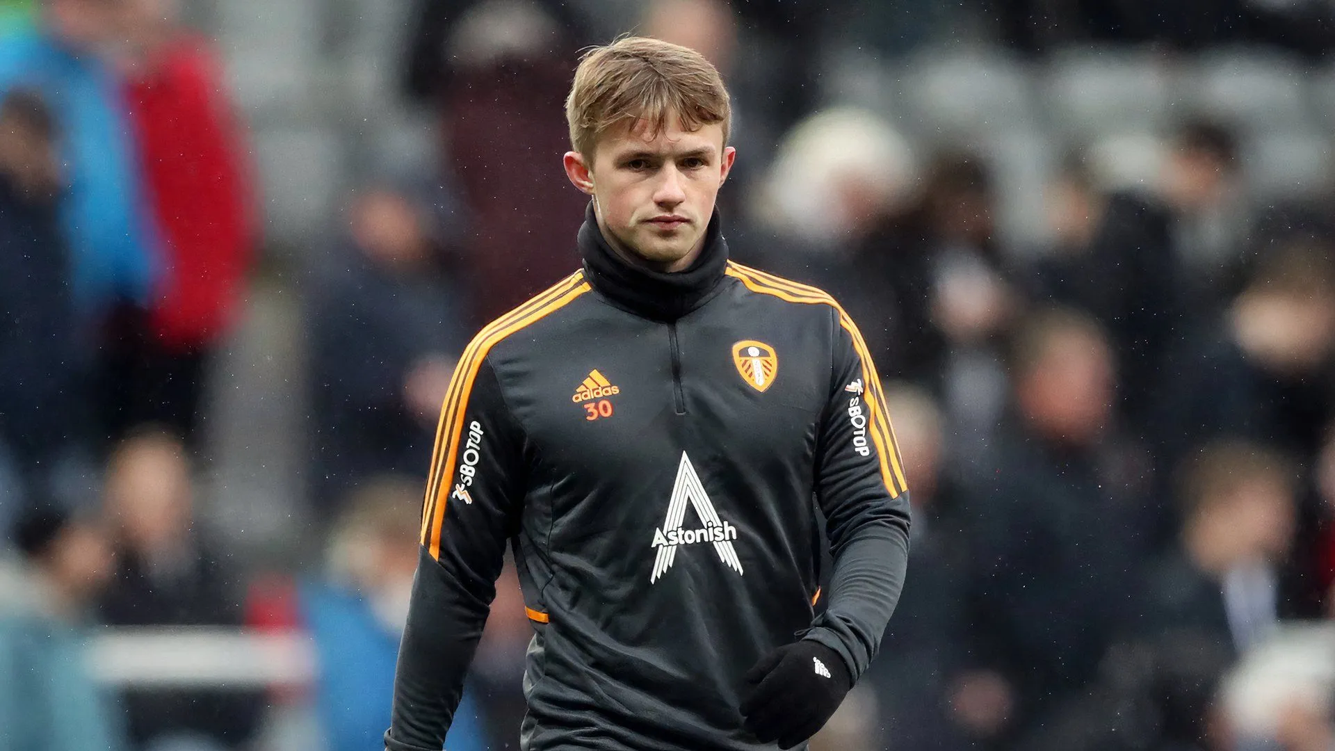 Tiền đạo Joe Gelhardt trong màu áo Leeds United tại giải Championship