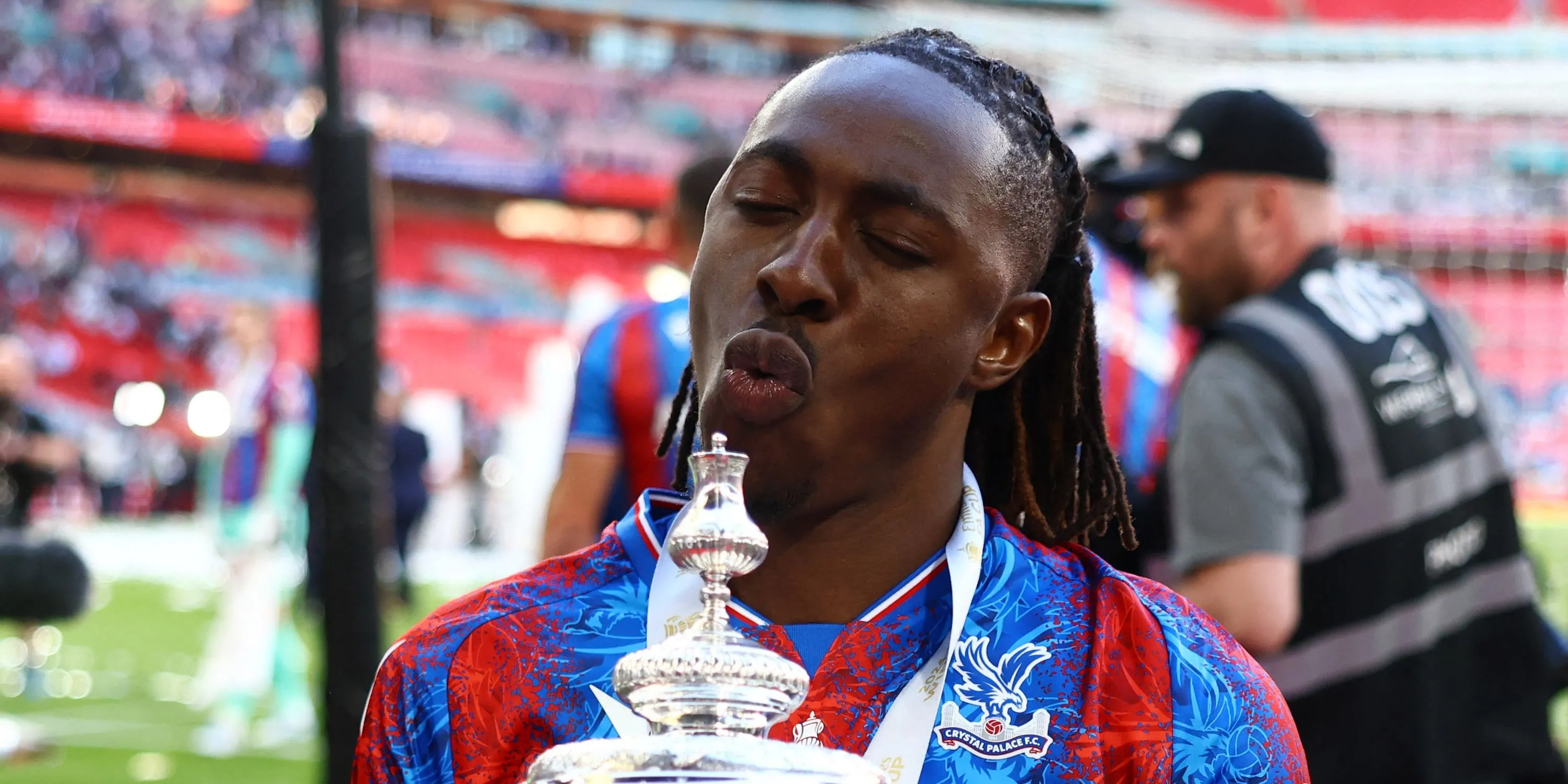 Tiền Tài Trợ Premier League: Động Lực Hay Gánh Nặng?