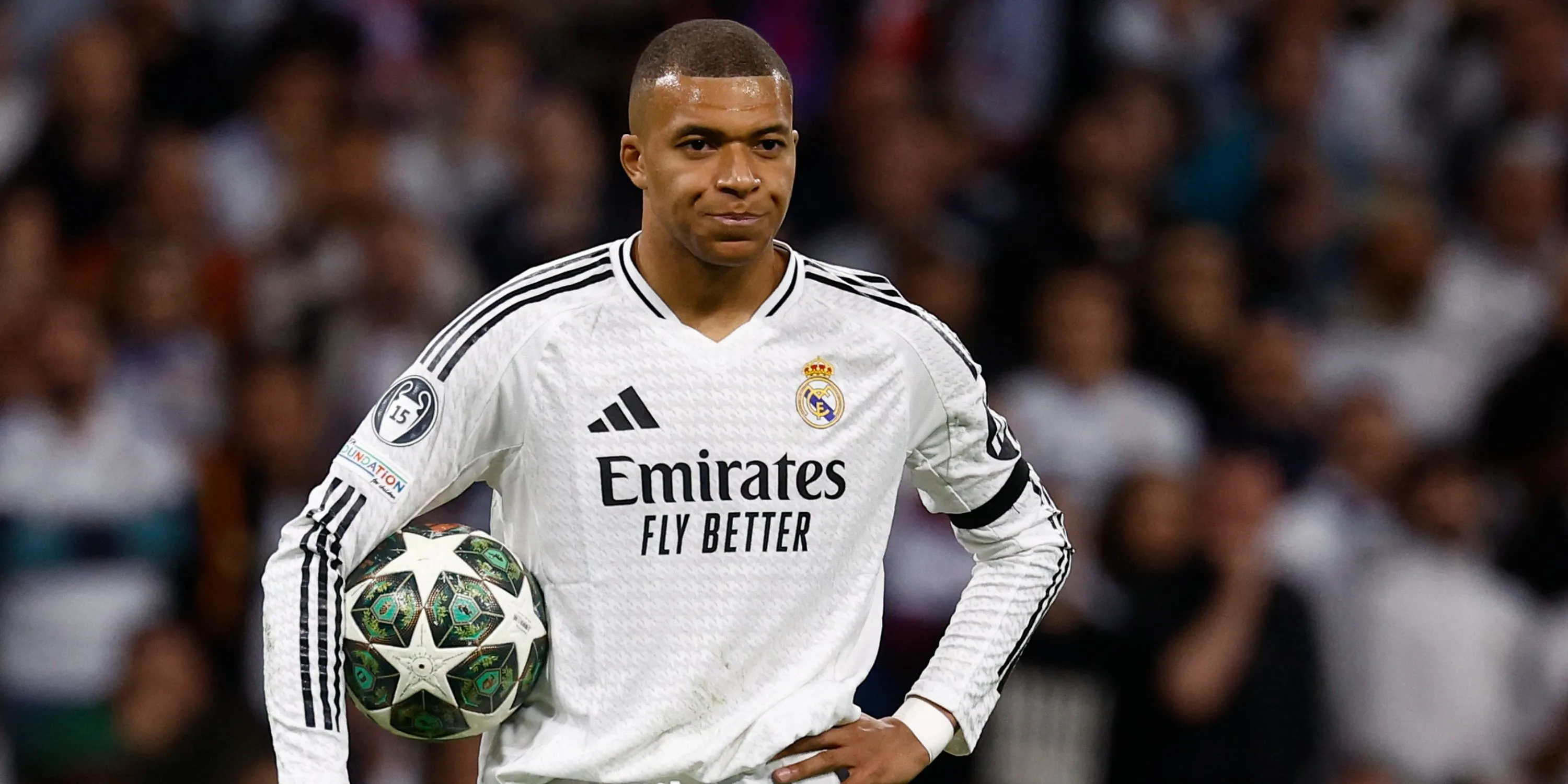 Kylian Mbappé trong màu áo Real Madrid sau khi chuyển đến từ PSG.