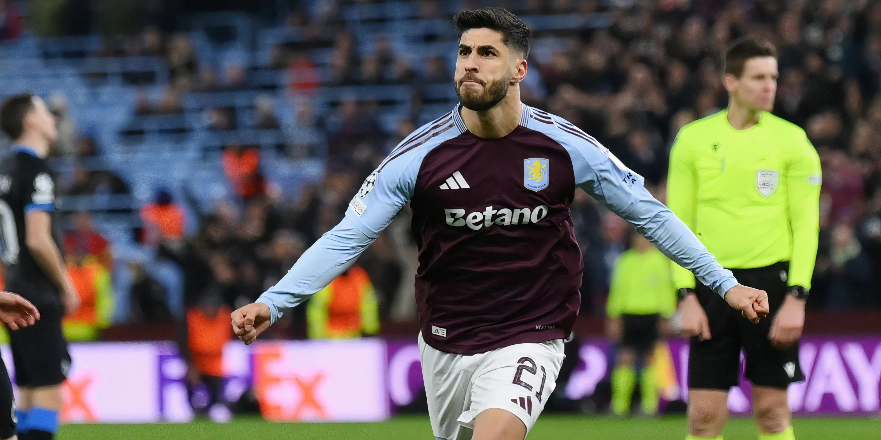 Marco Asensio trong màu áo Aston Villa thi đấu tại giải Ngoại hạng Anh