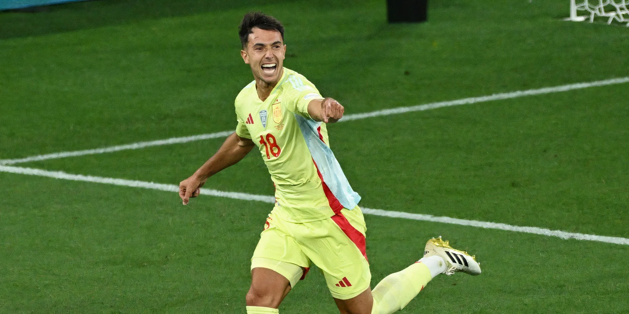 Martin Zubimendi trong màu áo Real Sociedad, cầu thủ mục tiêu của Arsenal