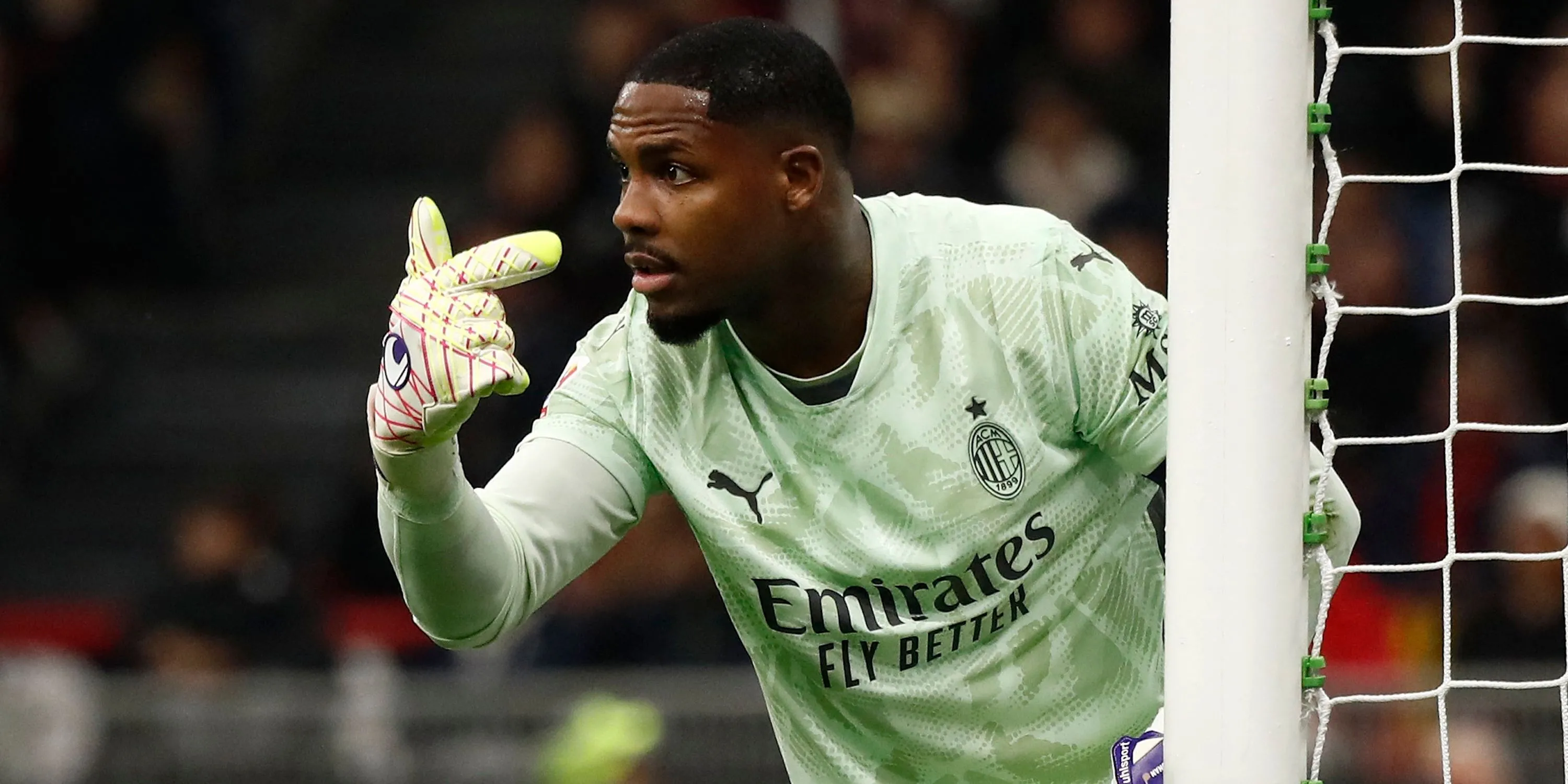 Thủ môn Mike Maignan của AC Milan
