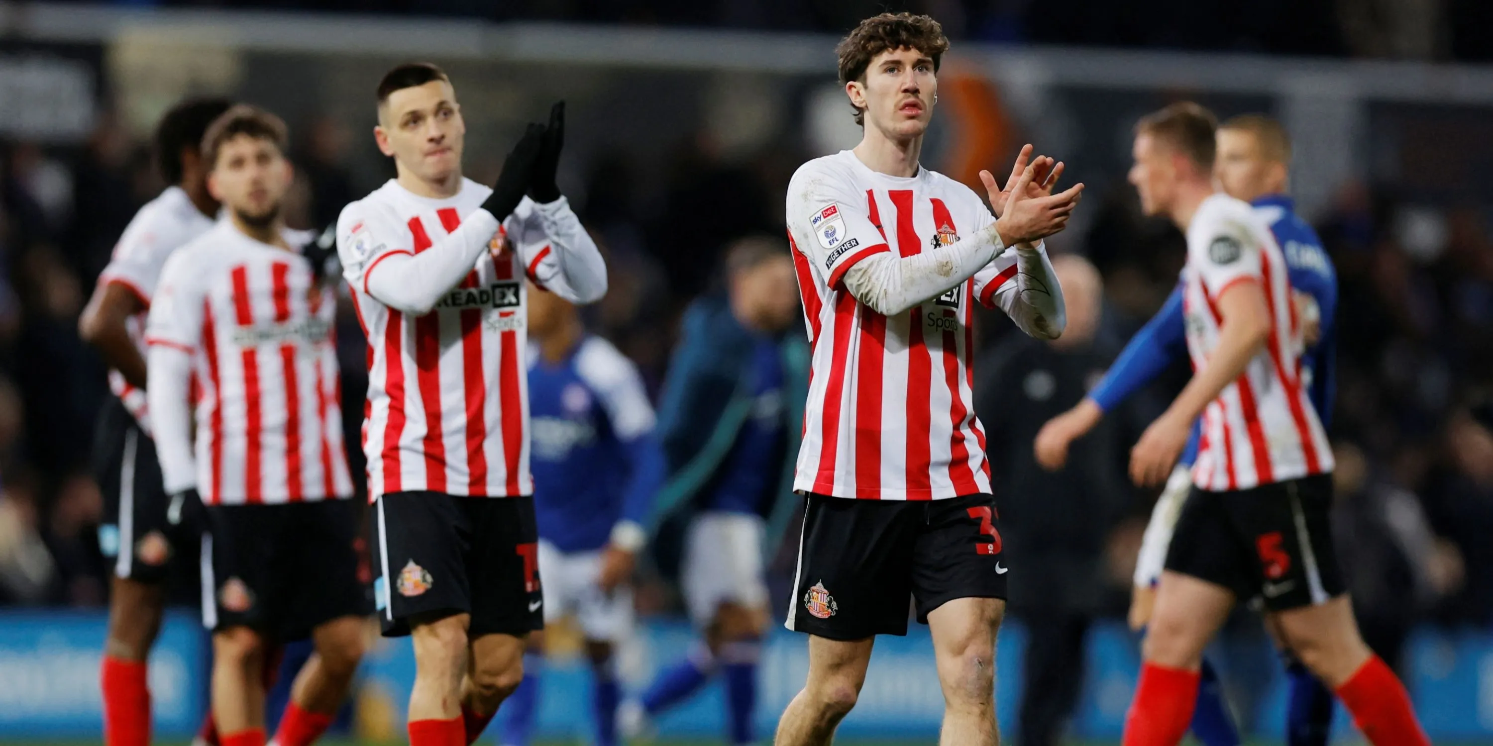 Trai Hume ăn mừng trong màu áo Sunderland