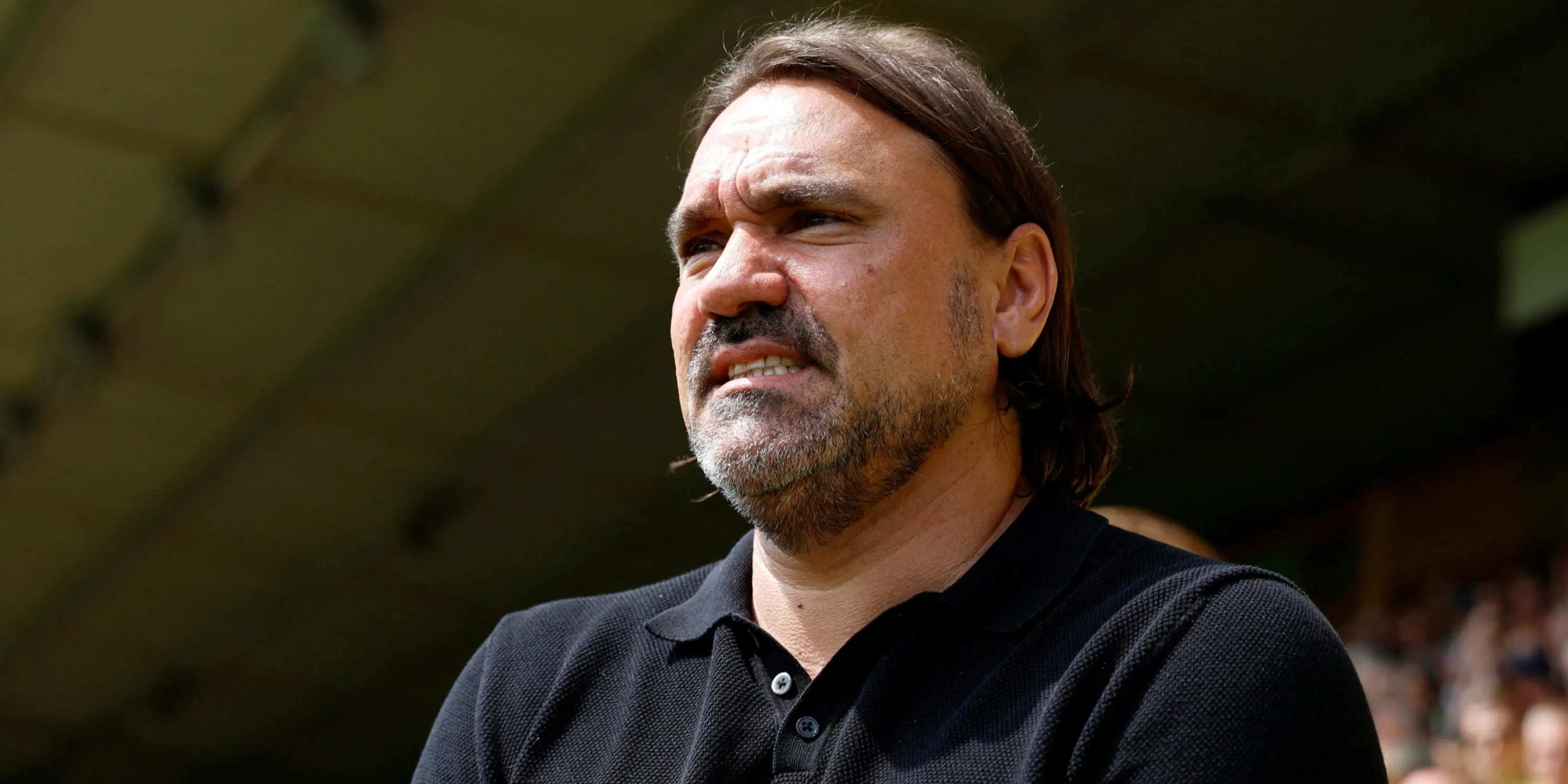 Huấn luyện viên Daniel Farke của Leeds United theo dõi trận đấu