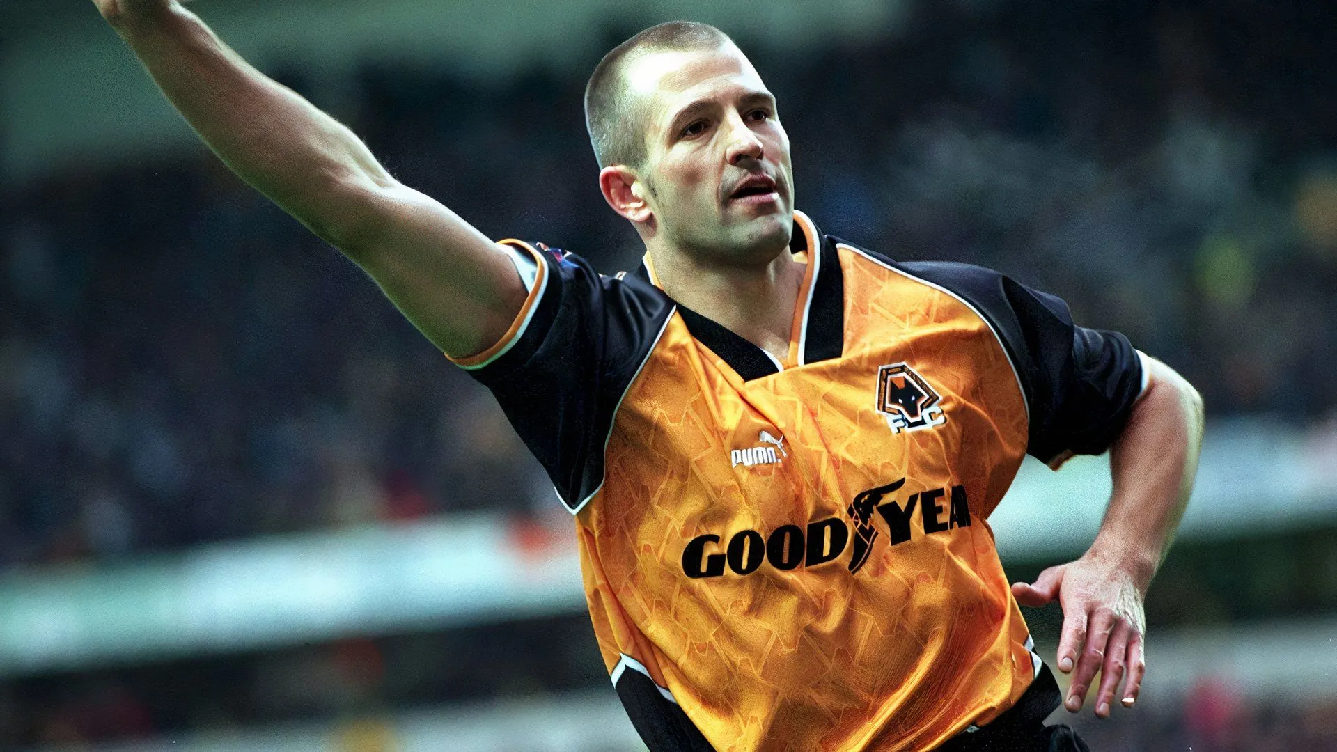 Huyền thoại Steve Bull của Wolves ăn mừng bàn thắng tại Molineux