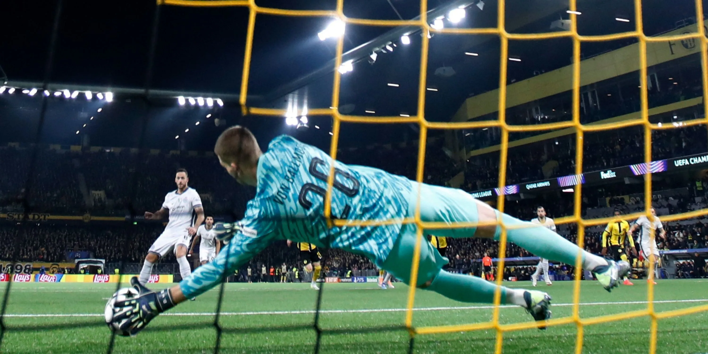 Quả phạt đền trong bóng đá, minh họa cho đề xuất thay đổi luật penalty của FIFA.