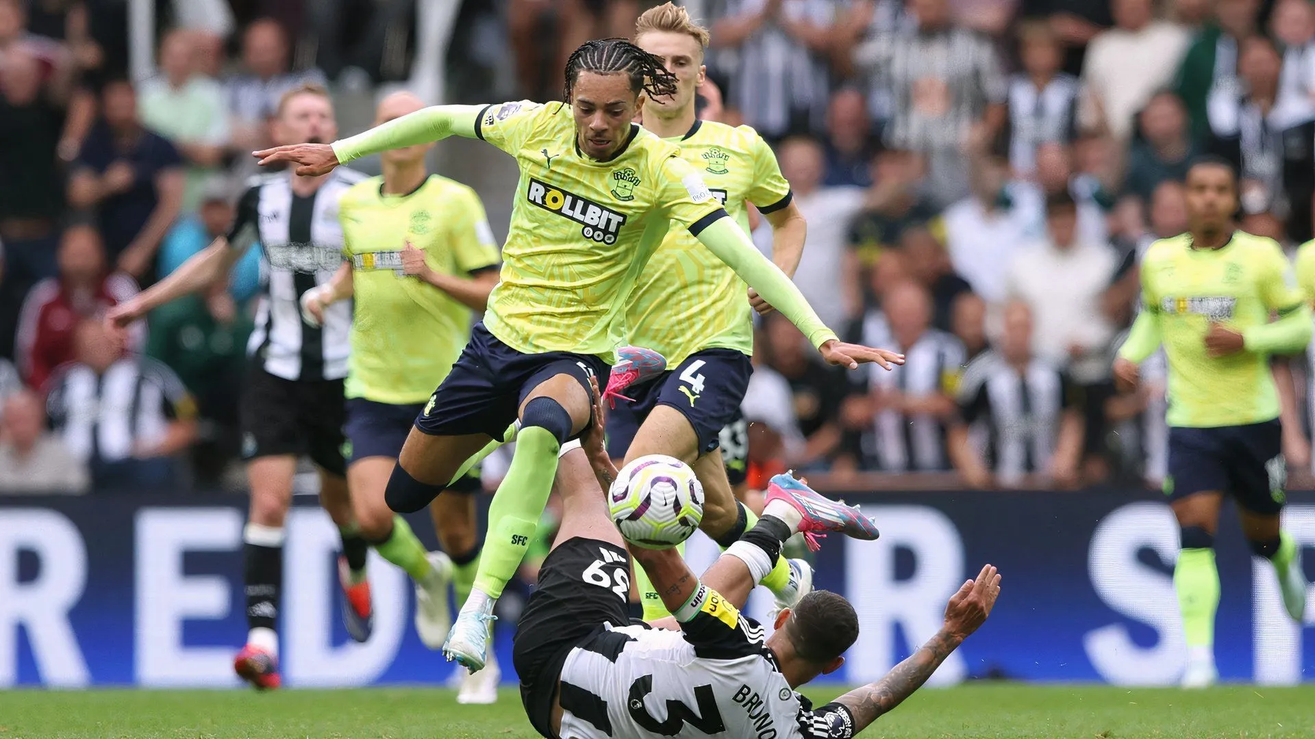 Samuel Edozie đang thi đấu cho Southampton thu hút sự quan tâm từ Bỉ