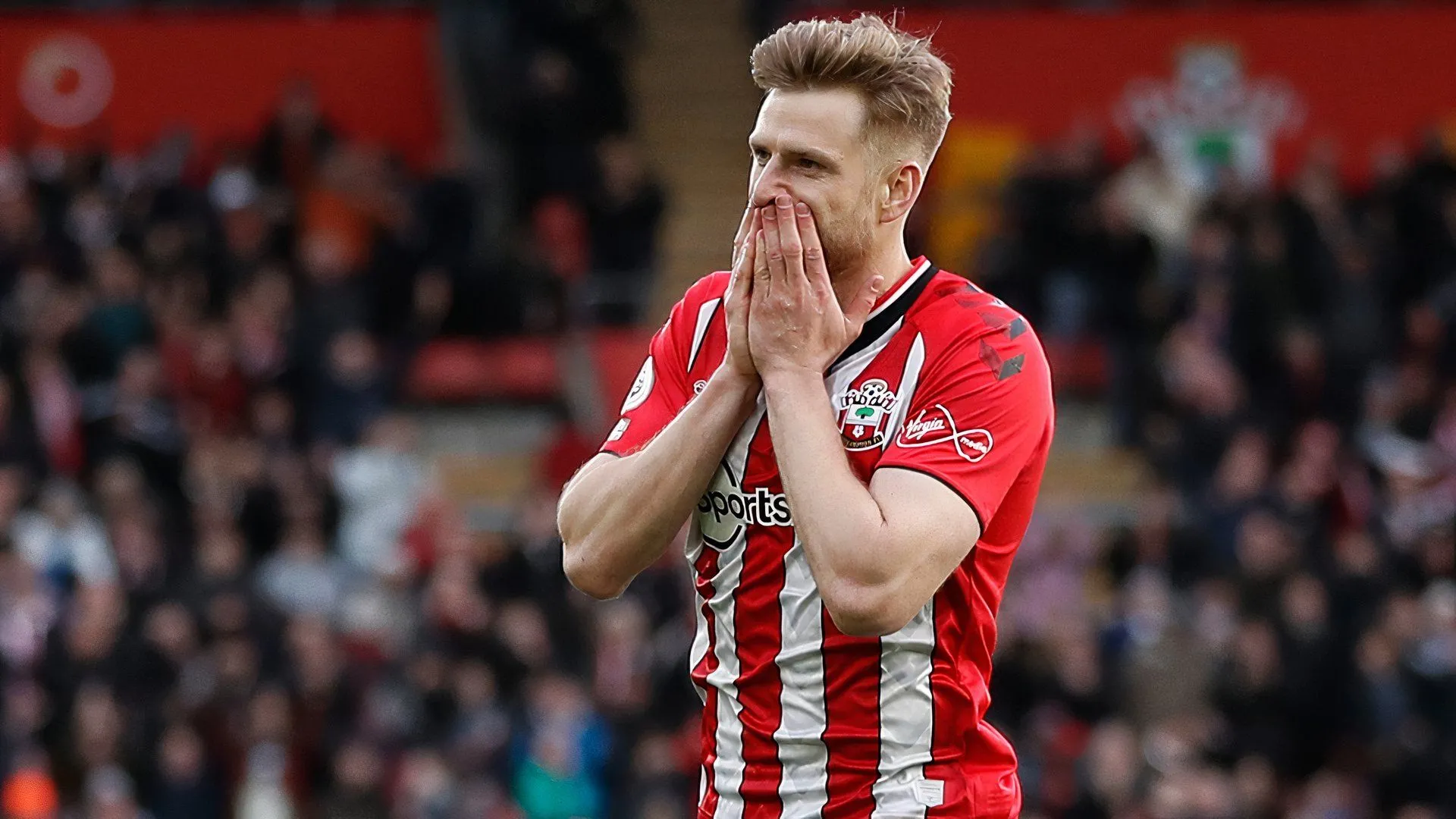Stuart Armstrong trên sân cỏ, mục tiêu chuyển nhượng của Sheffield Wednesday và Wrexham
