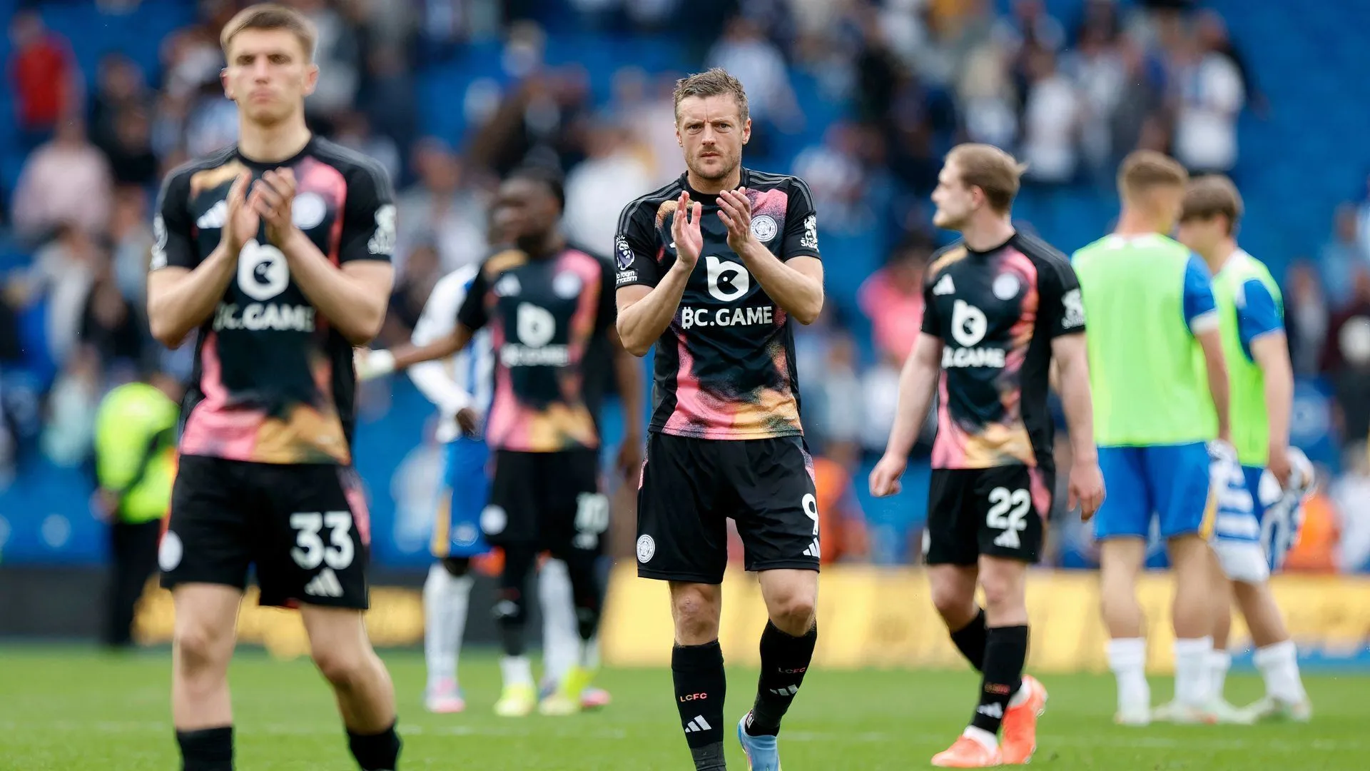 Tiền đạo Jamie Vardy cùng đồng đội trong màu áo Leicester City.