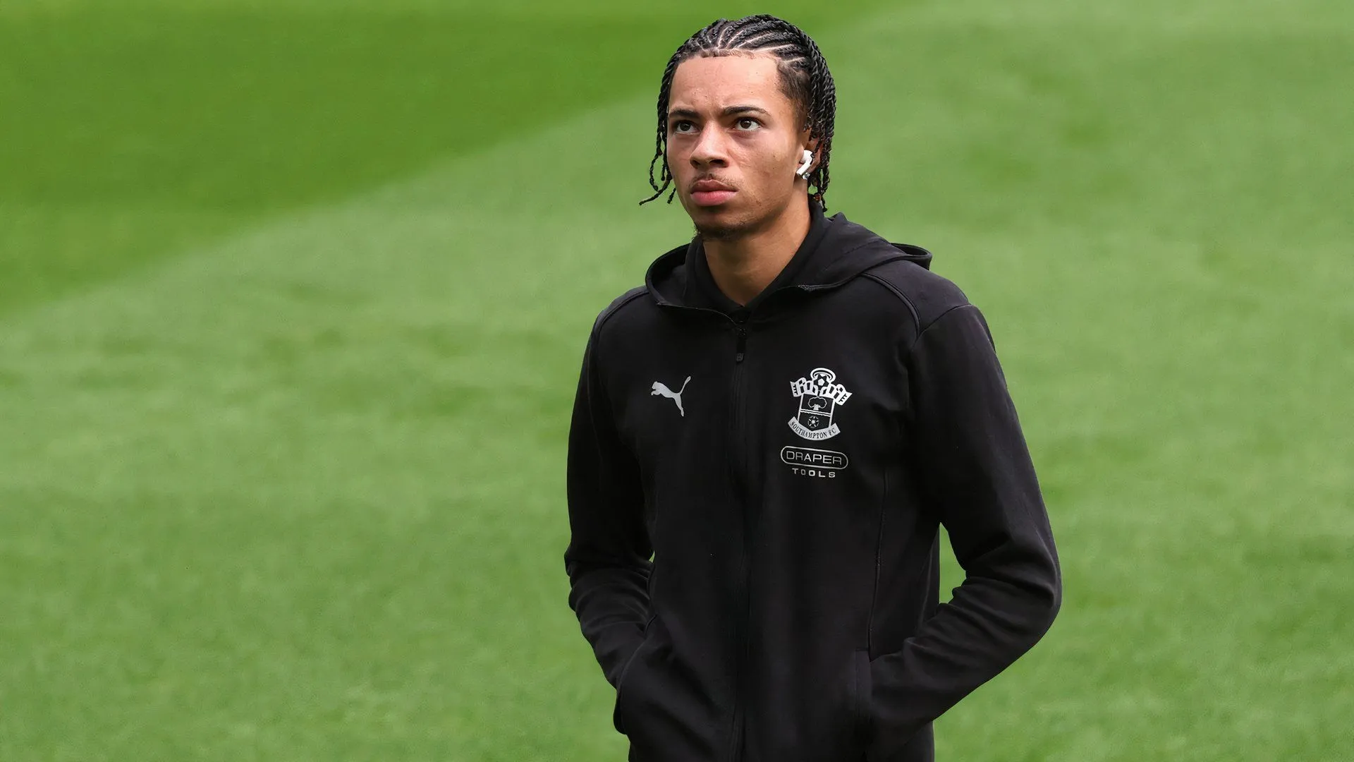 Tiền vệ cánh Samuel Edozie trong màu áo Southampton