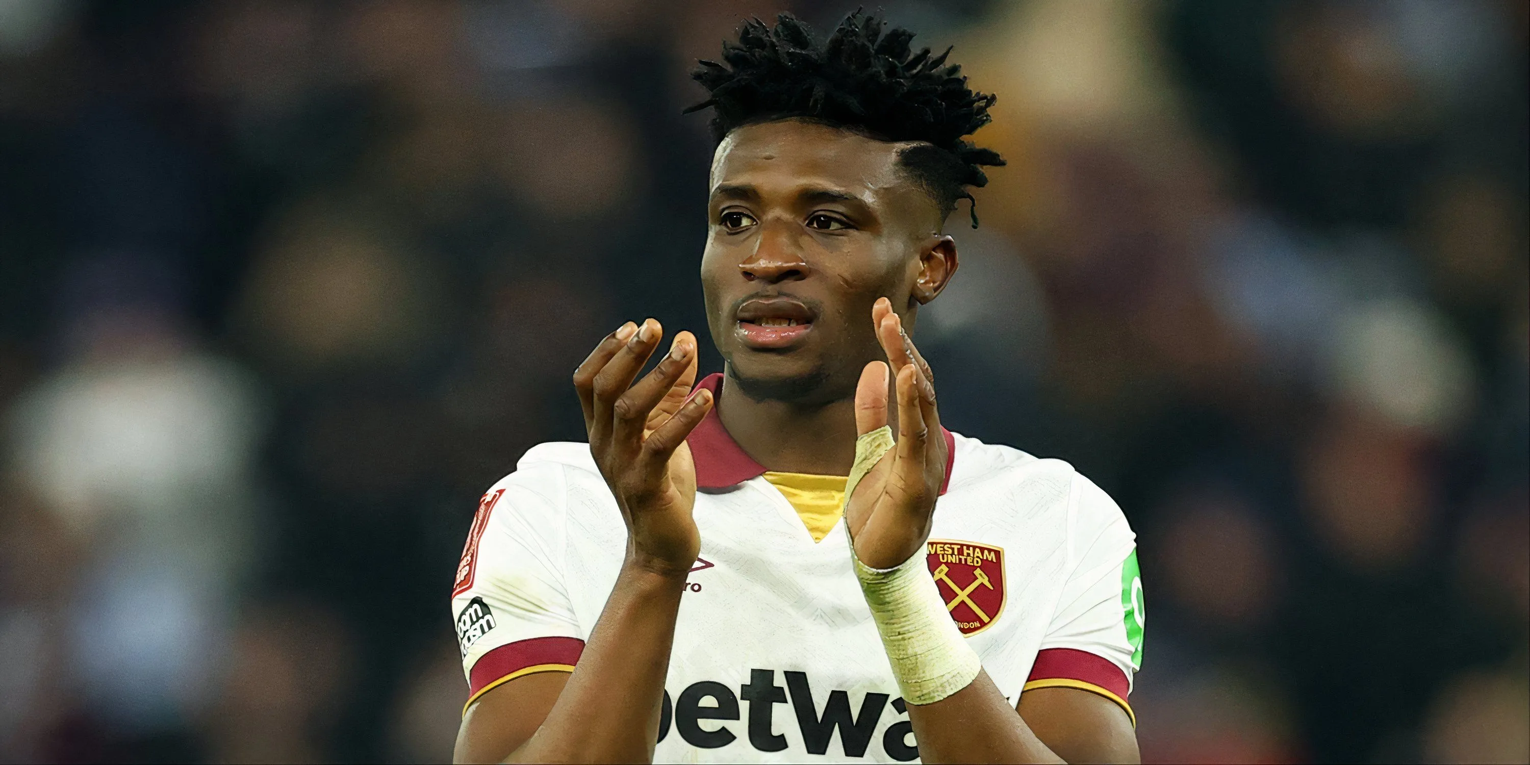 Mohammed Kudus trong màu áo West Ham United, cầu thủ vừa được chuyển nhượng sang Tottenham.