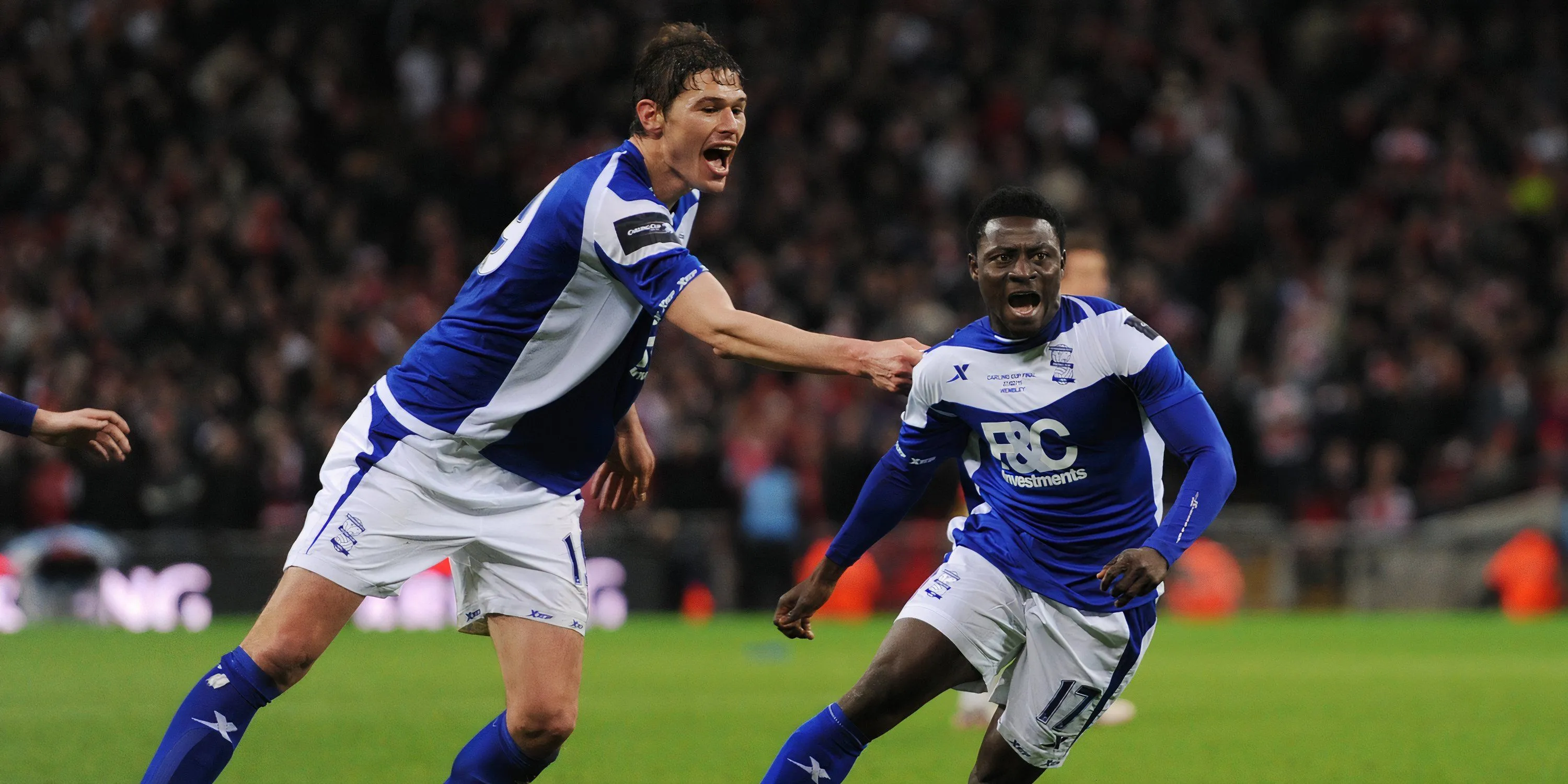 Nicola Zigic ăn mừng bàn thắng lịch sử cho Birmingham City