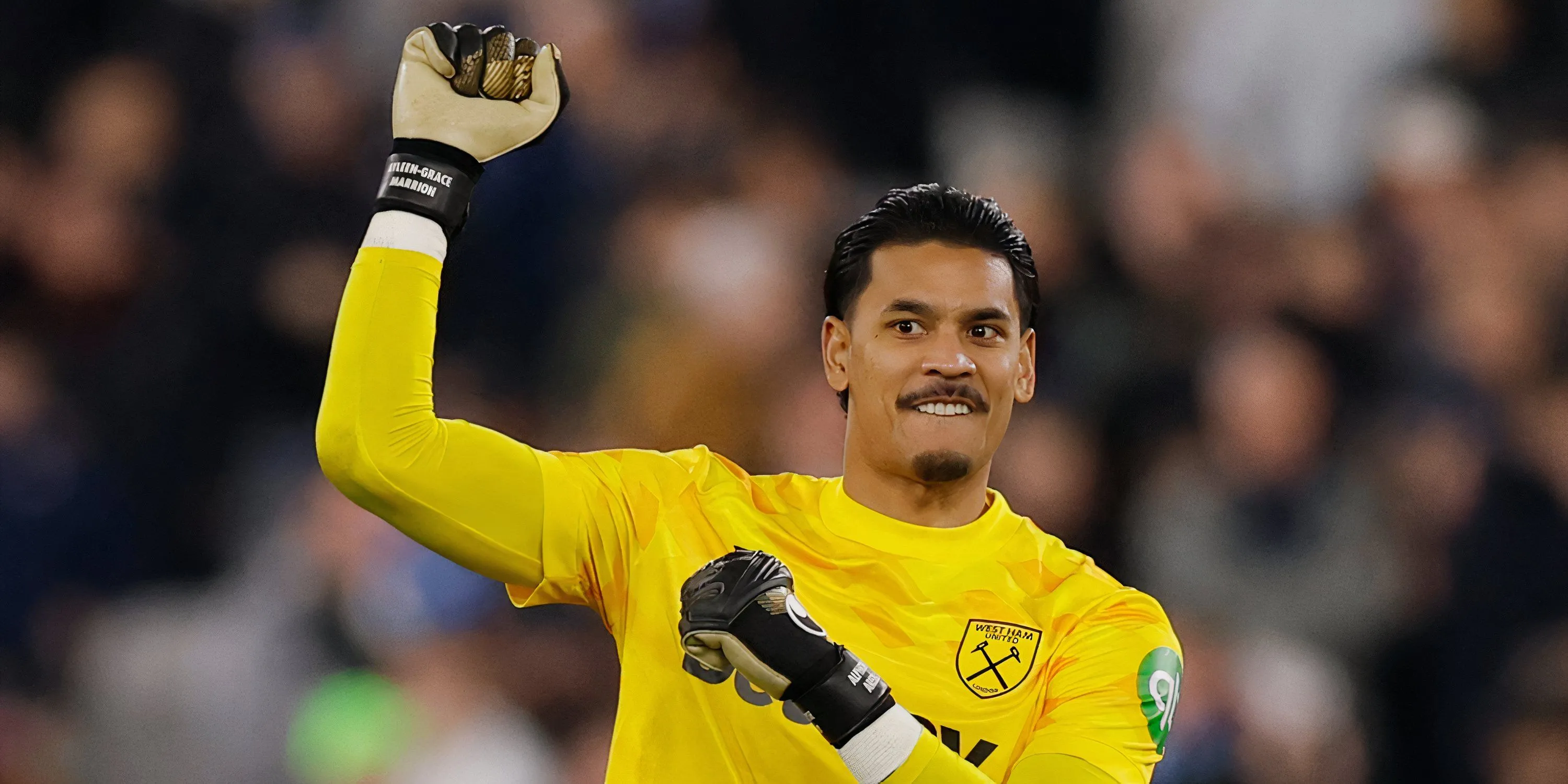 Thủ môn Alphonse Areola của West Ham United thi đấu tại Premier League.