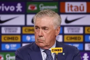 Carlo Ancelotti trong buổi họp báo 2025, HLV giàu kinh nghiệm với phong cách lãnh đạo quyết đoán đã ảnh hưởng tới quyết định ở Napoli năm 2018
