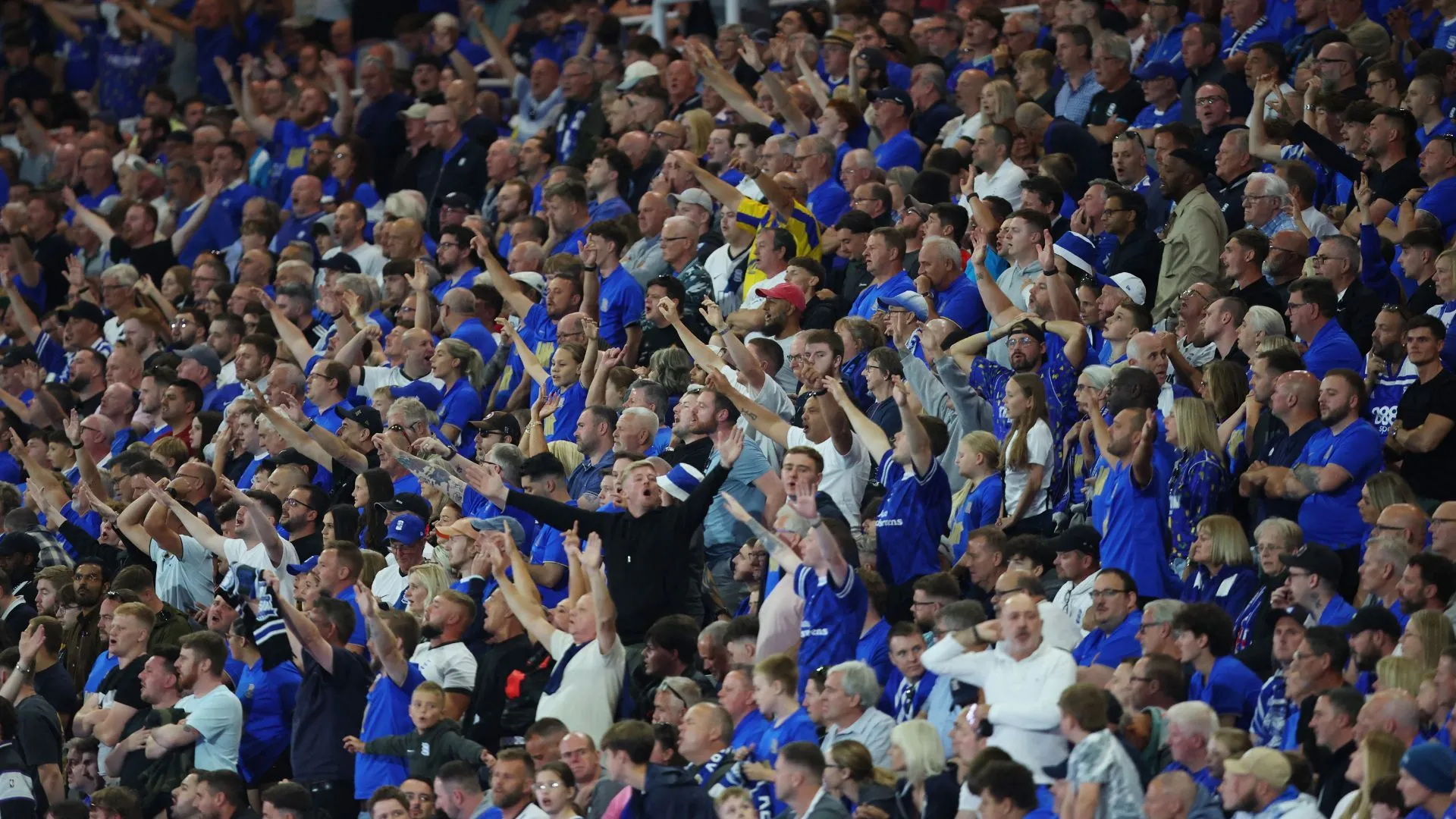 CĐV Birmingham trên khán đài tại St. Andrew's