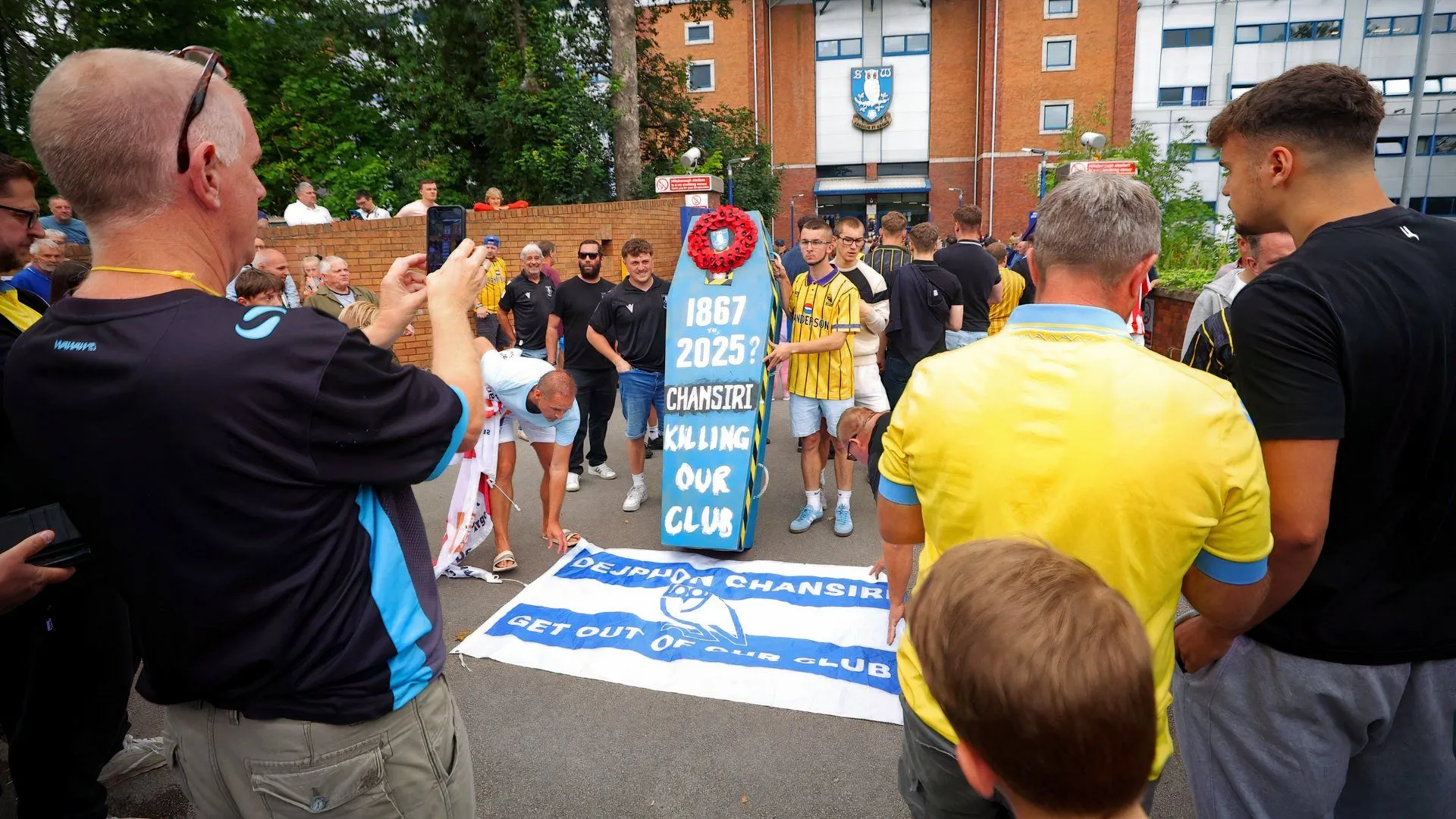 CĐV Sheffield Wednesday phản đối chủ sở hữu trước Hillsborough