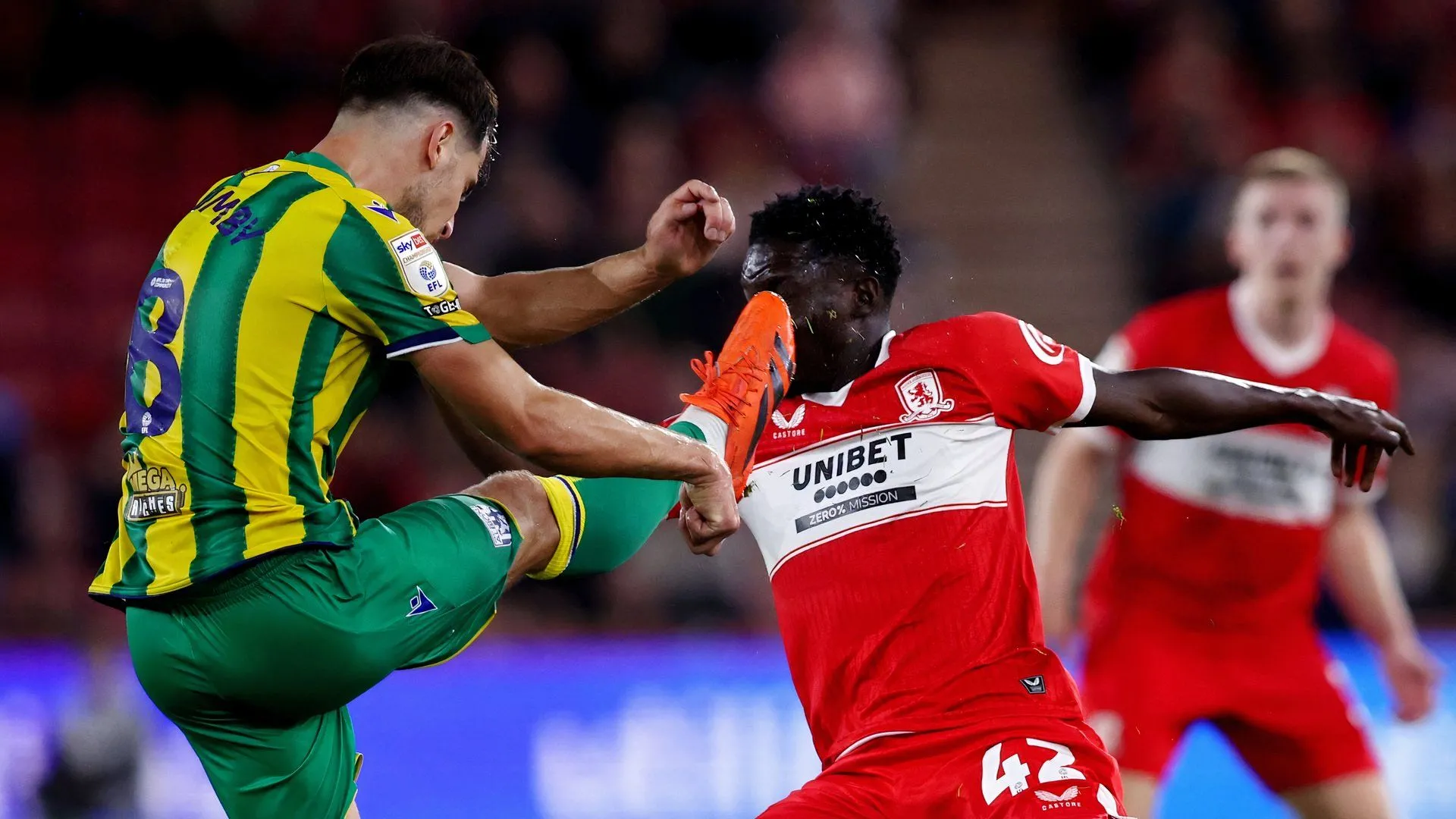 Jayson Molumby tranh chấp giữa sân, sự vắng mặt ảnh hưởng đến tuyến giữa West Brom