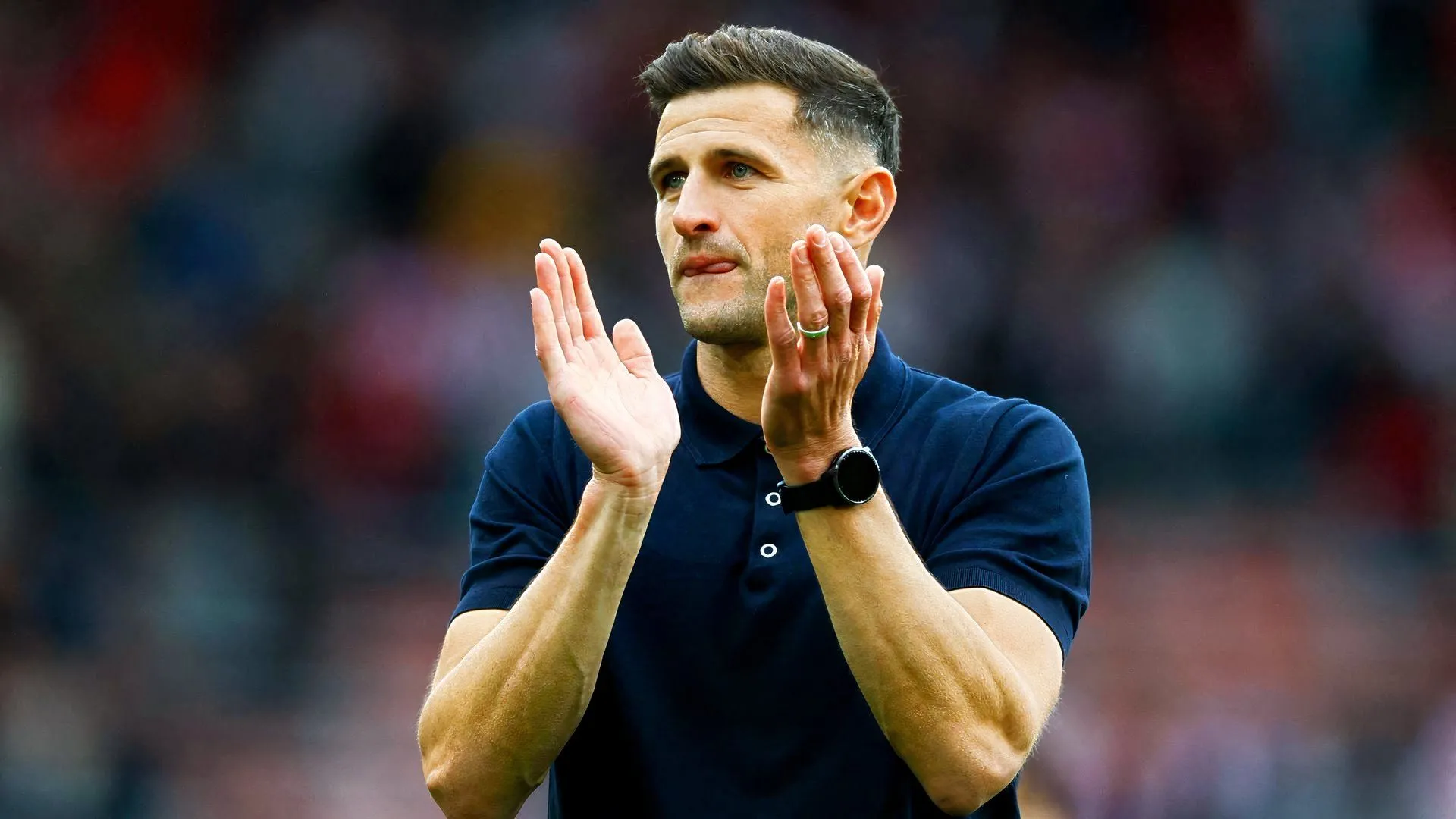 John Mousinho, HLV Portsmouth đang chịu áp lực đưa đội cải thiện thành tích